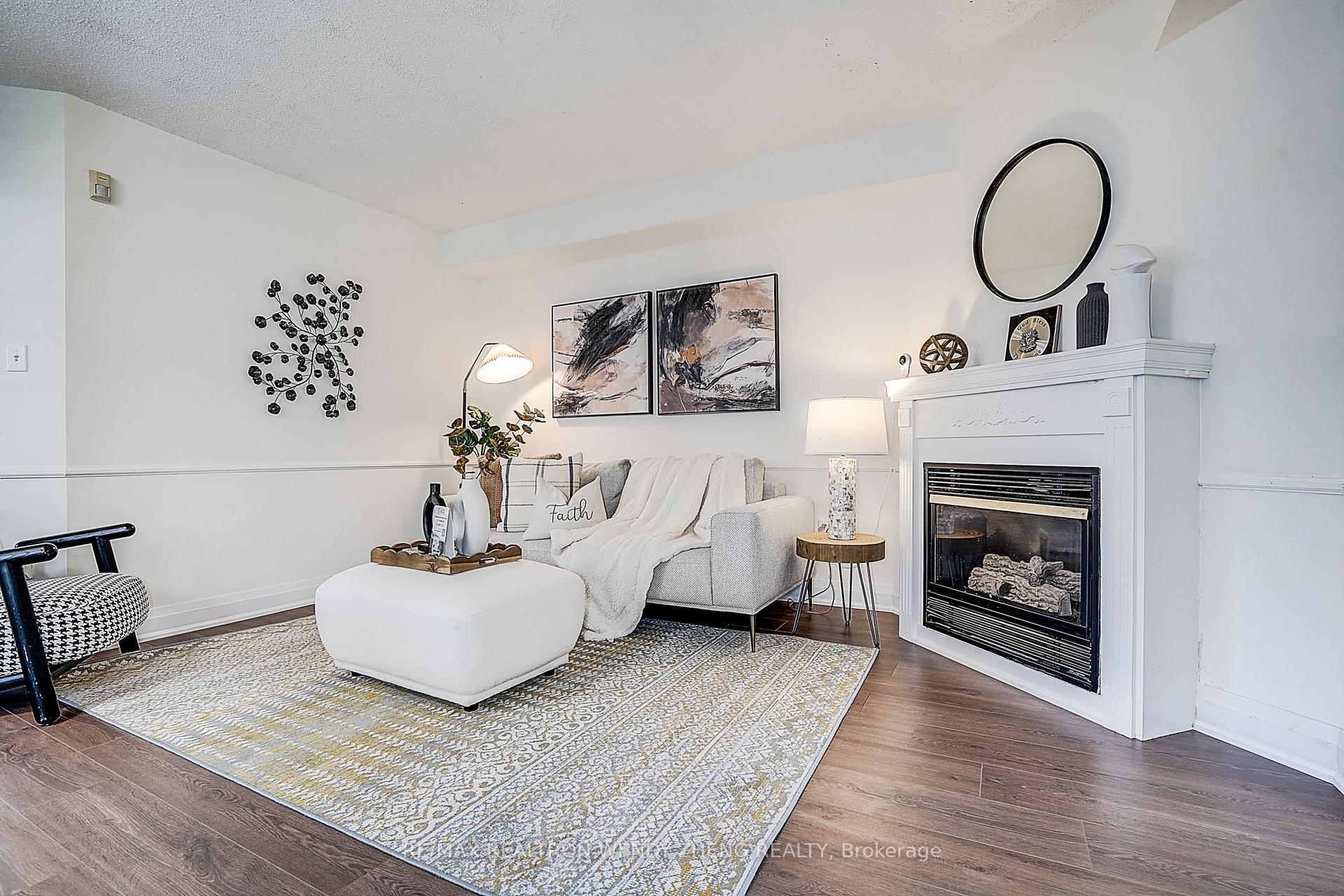 Photo 4 of 90 Amarillo Avenue, Markham, Milliken Mills West — HOMEH