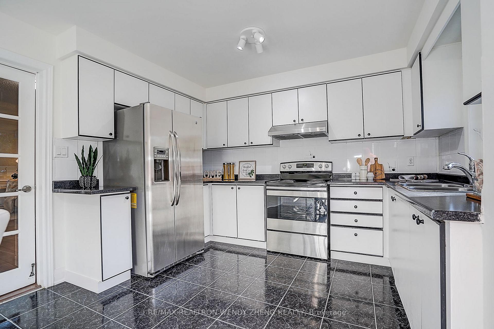 Photo 13 of 90 Amarillo Avenue, Markham, Milliken Mills West — HOMEH