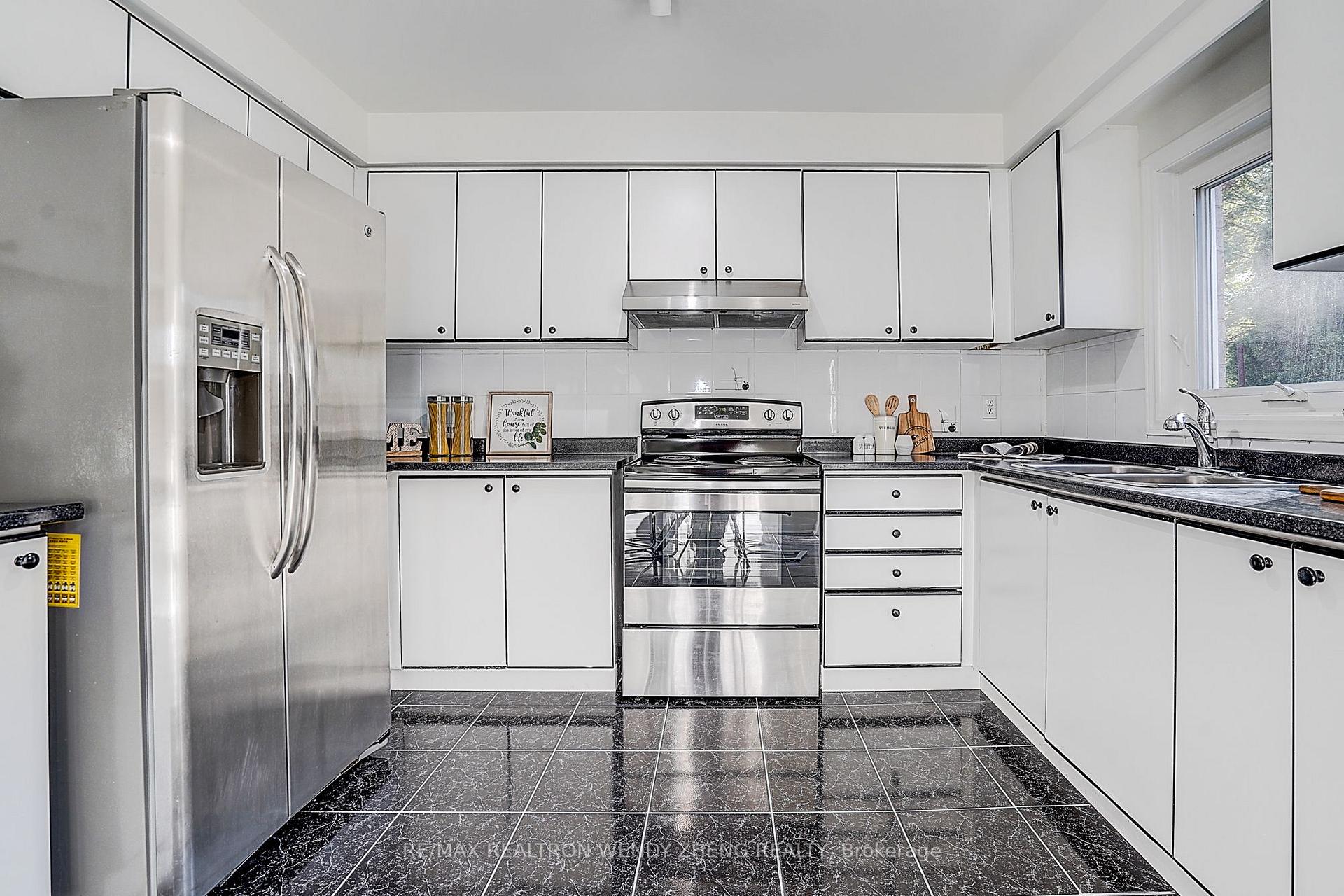 Photo 14 of 90 Amarillo Avenue, Markham, Milliken Mills West — HOMEH