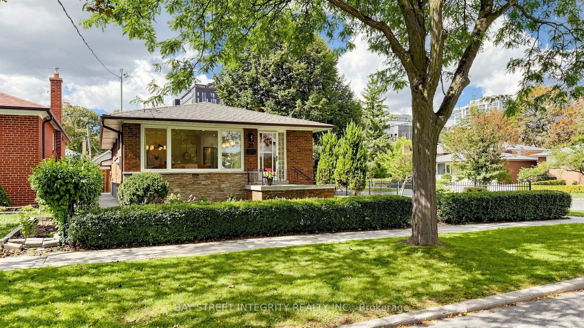 Photo 3 of 28 Ashdean Drive, Scarborough, Dorset Park — HOMEH