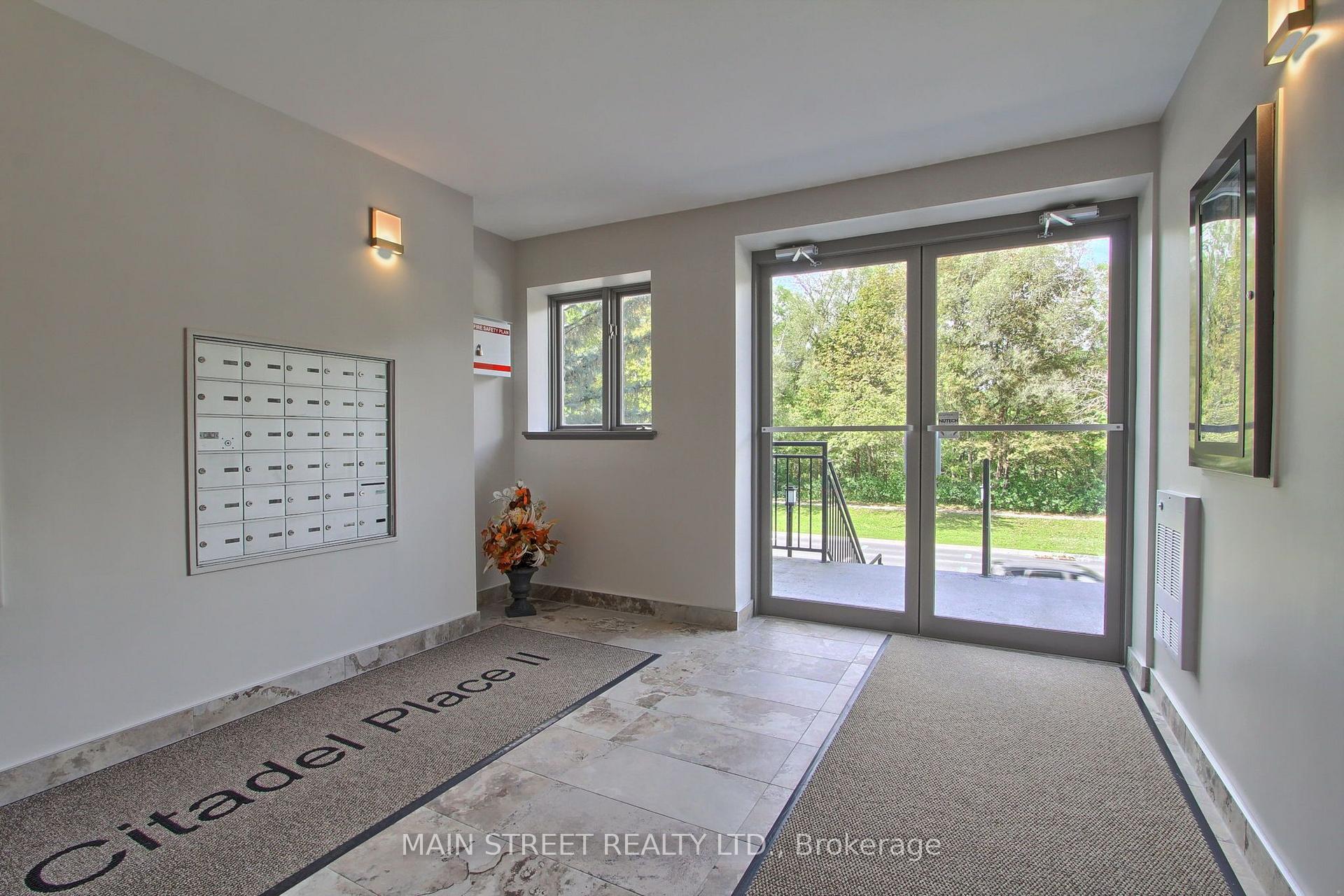 Photo 4 of Unit 306, 85 Wellington Street W, Aurora, Aurora Village — HOMEH