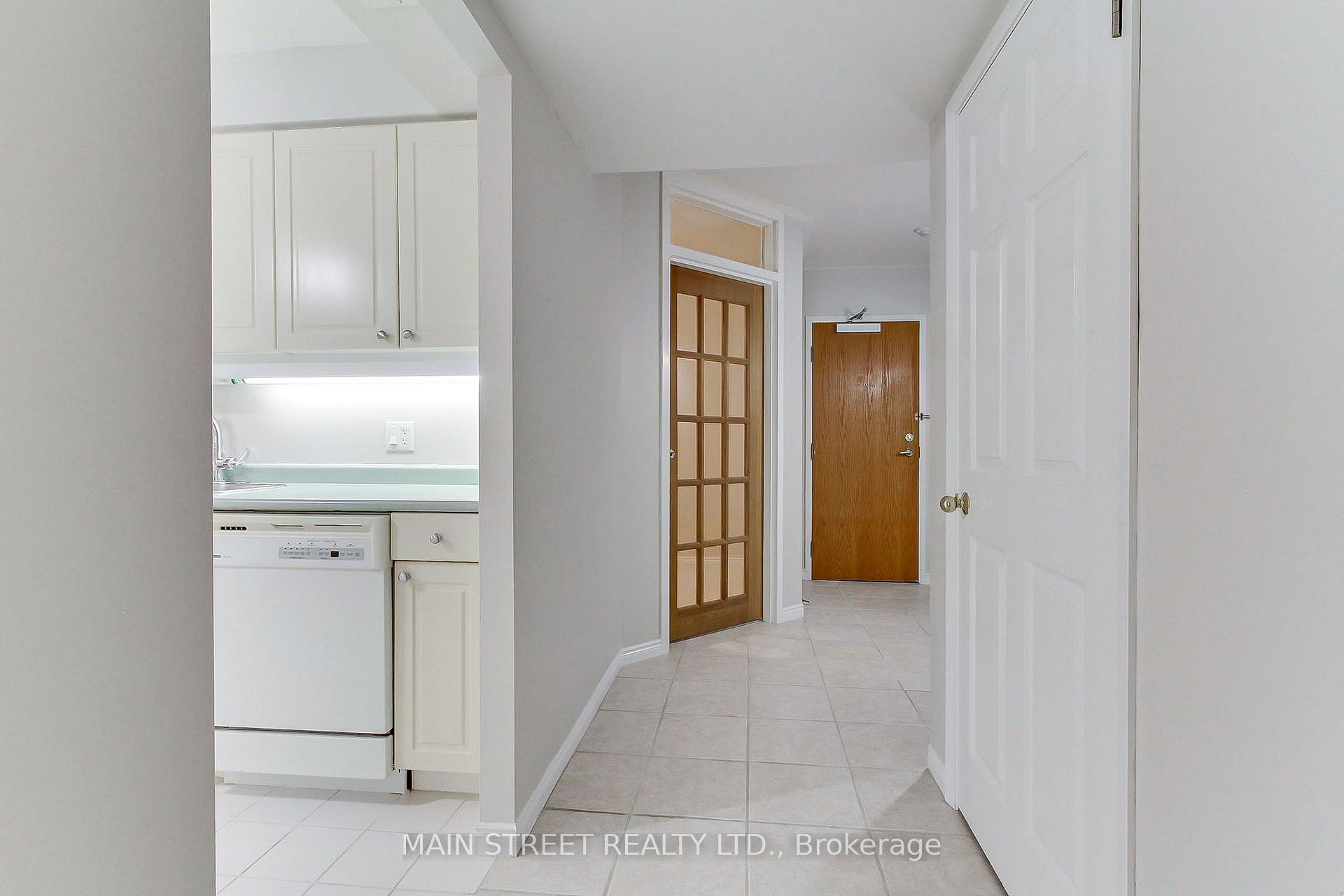 Photo 7 of Unit 306, 85 Wellington Street W, Aurora, Aurora Village — HOMEH