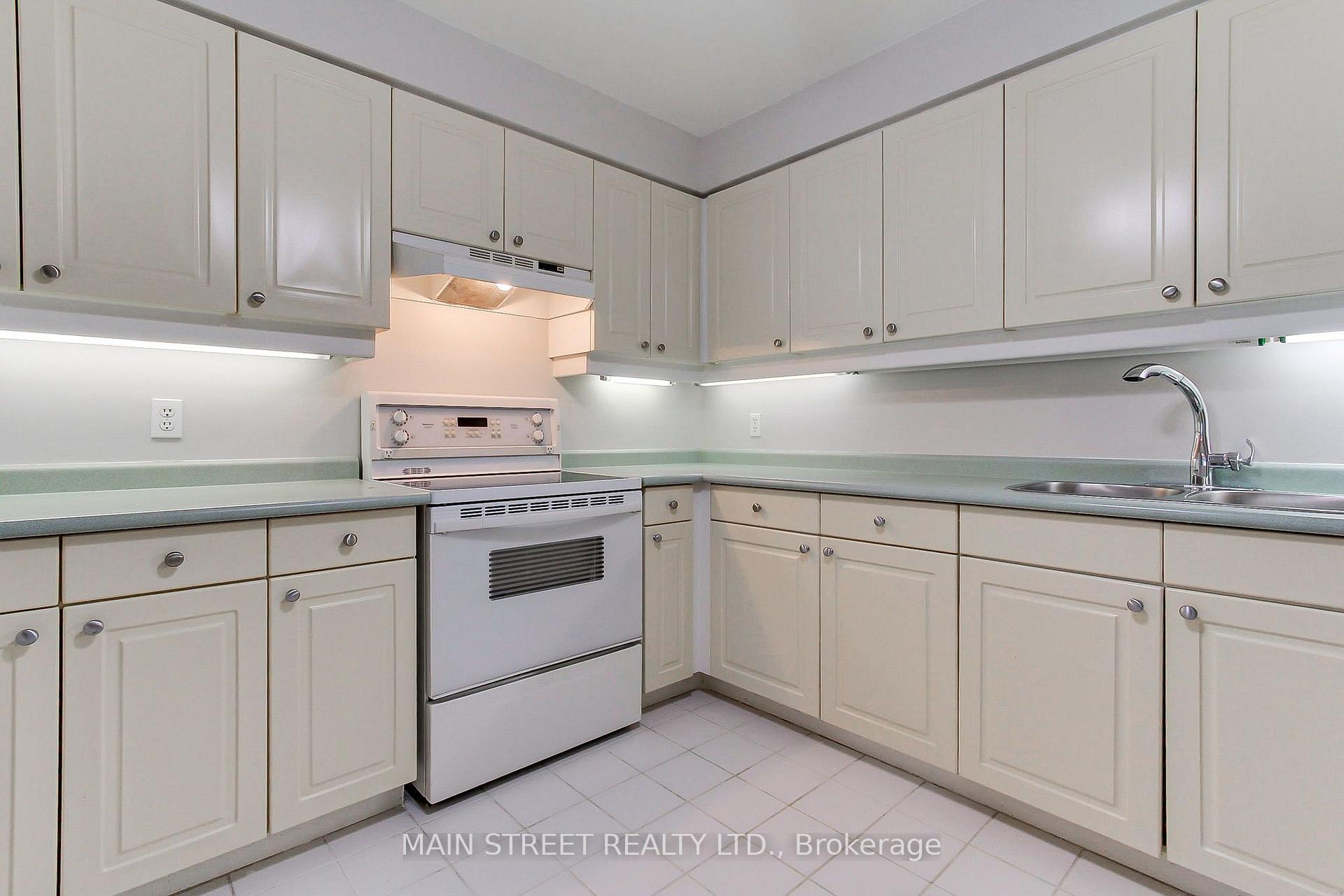Photo 10 of Unit 306, 85 Wellington Street W, Aurora, Aurora Village — HOMEH