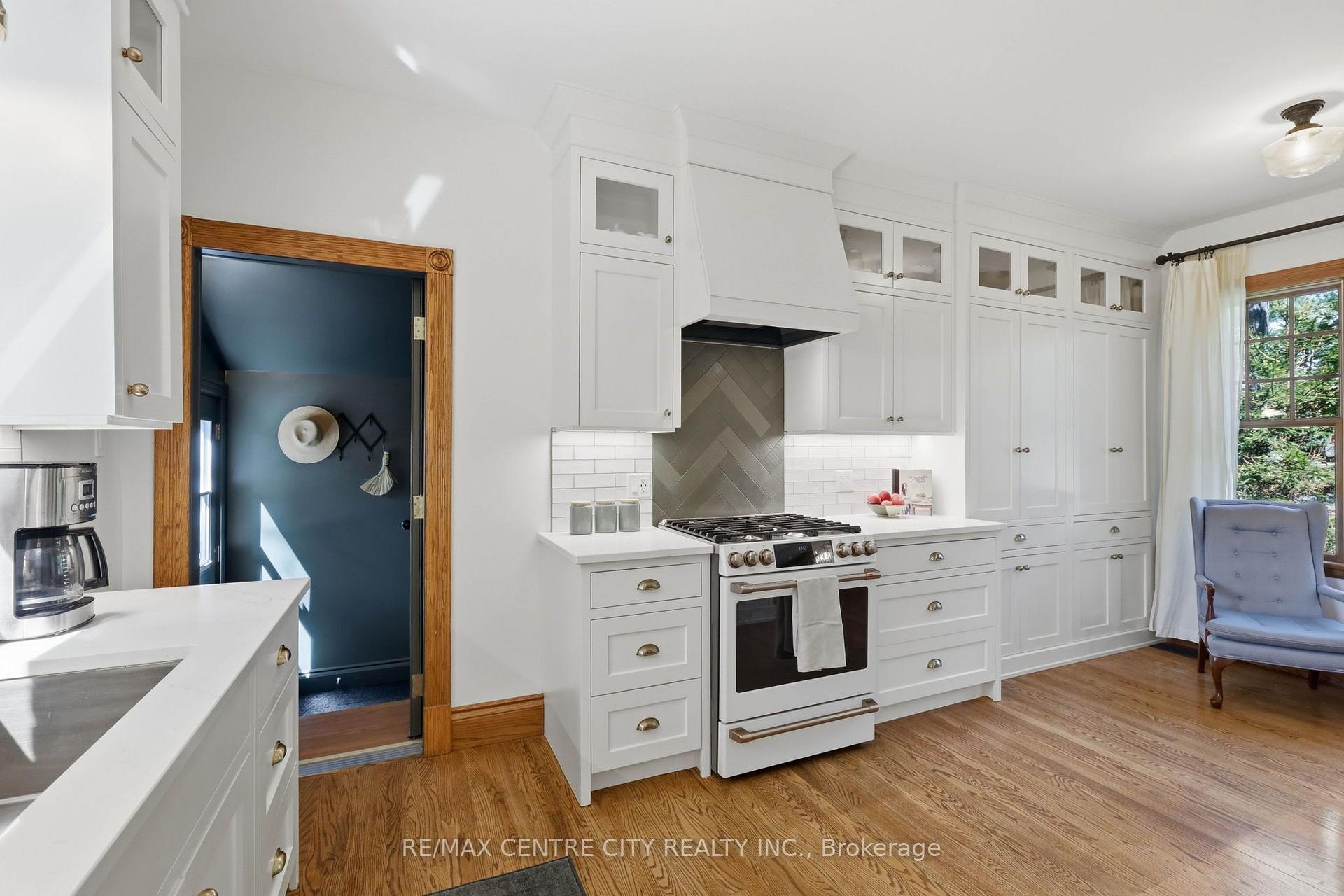 Photo 22 of 102 Walnut Street, London, North N — HOMEH