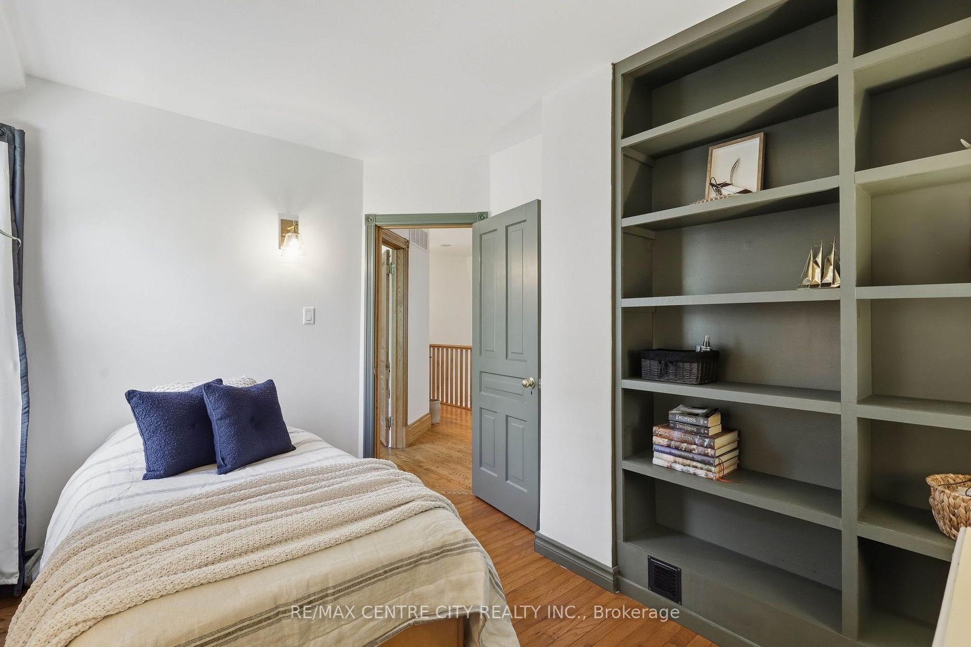 Photo 32 of 102 Walnut Street, London, North N — HOMEH