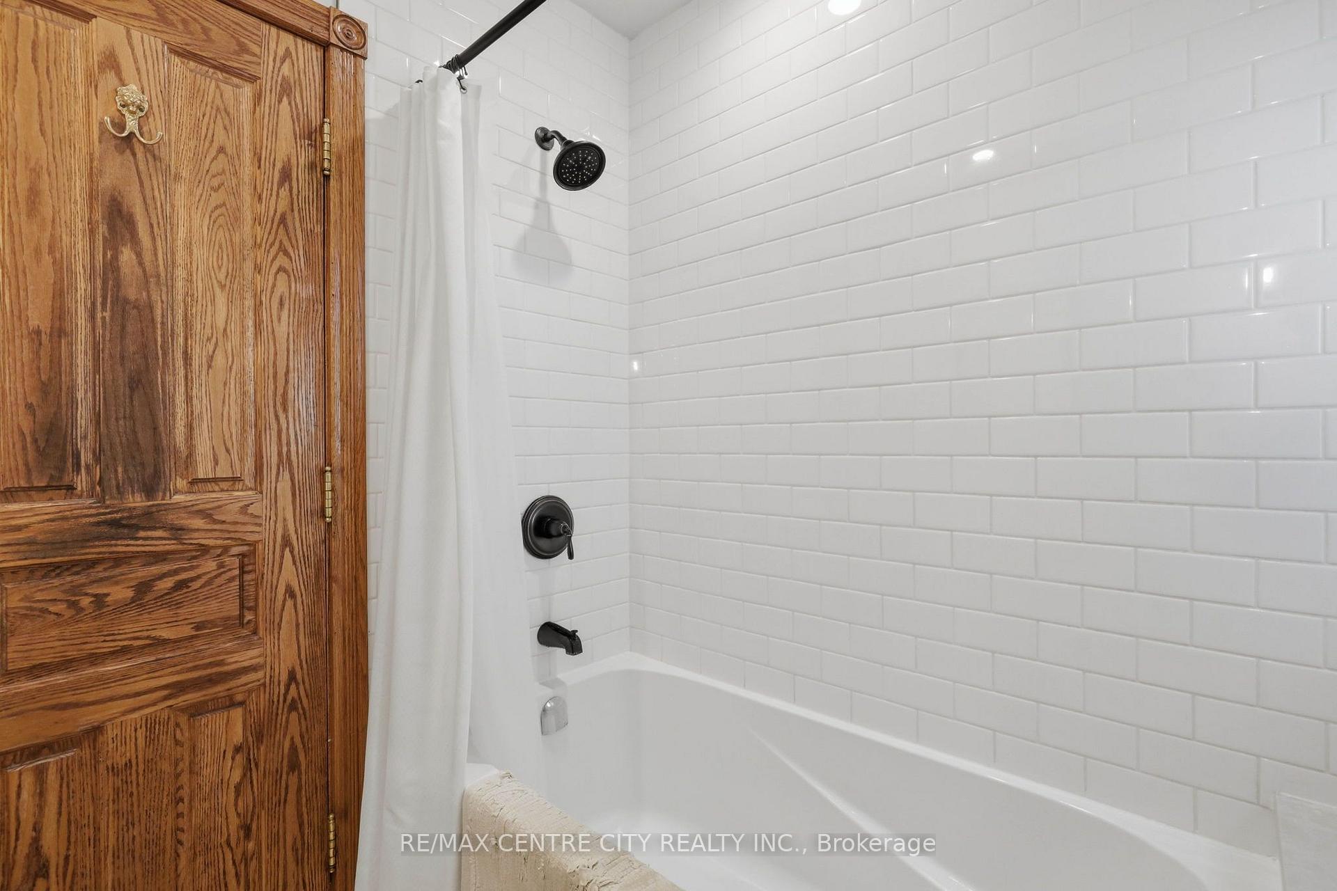 Photo 34 of 102 Walnut Street, London, North N — HOMEH