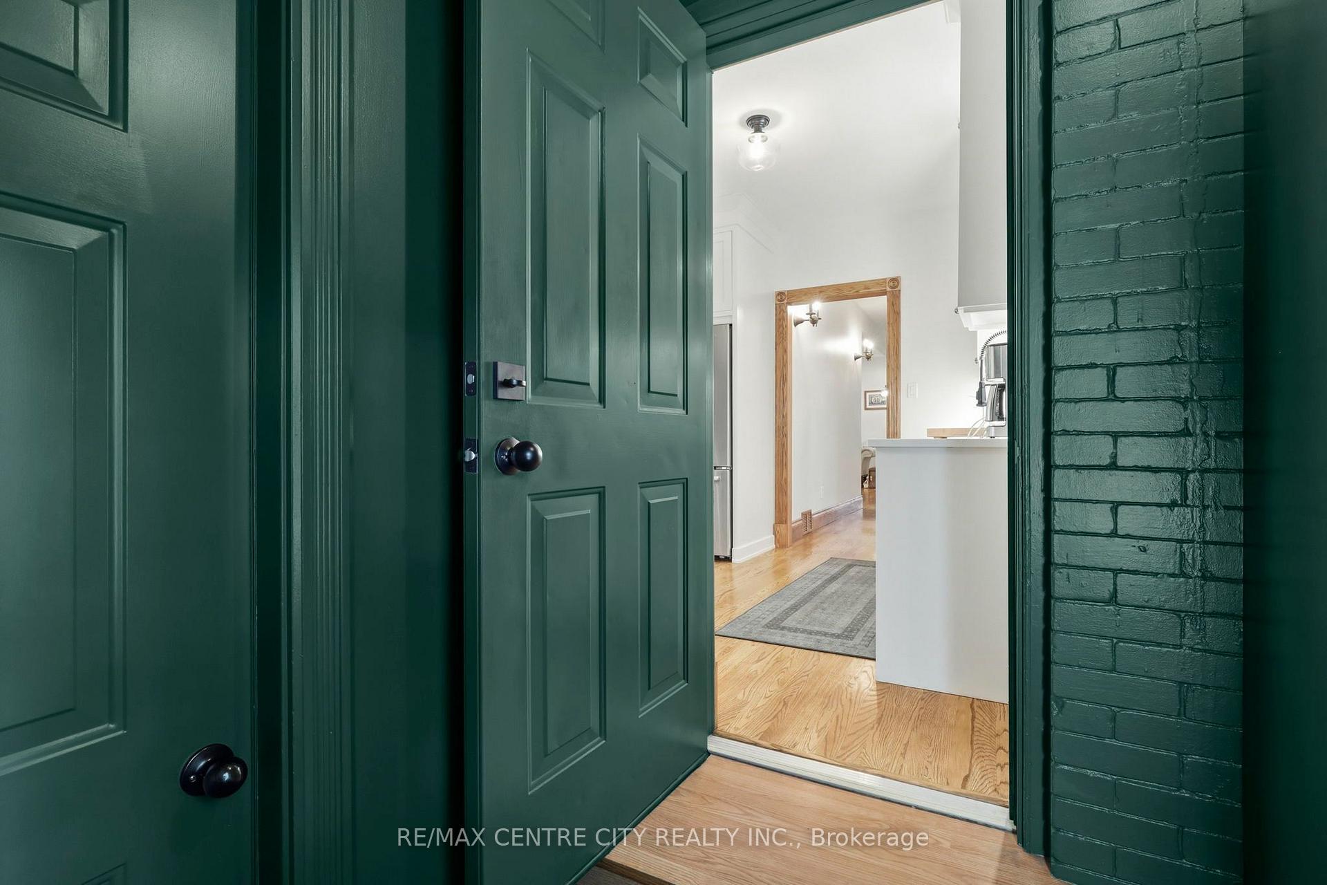 Photo 36 of 102 Walnut Street, London, North N — HOMEH