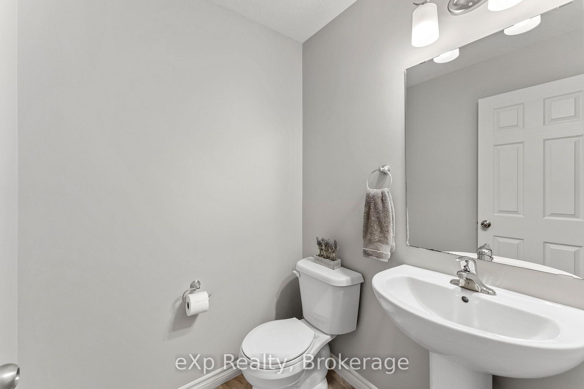 Photo 9 of 27 Robertson Drive, Stratford — HOMEH