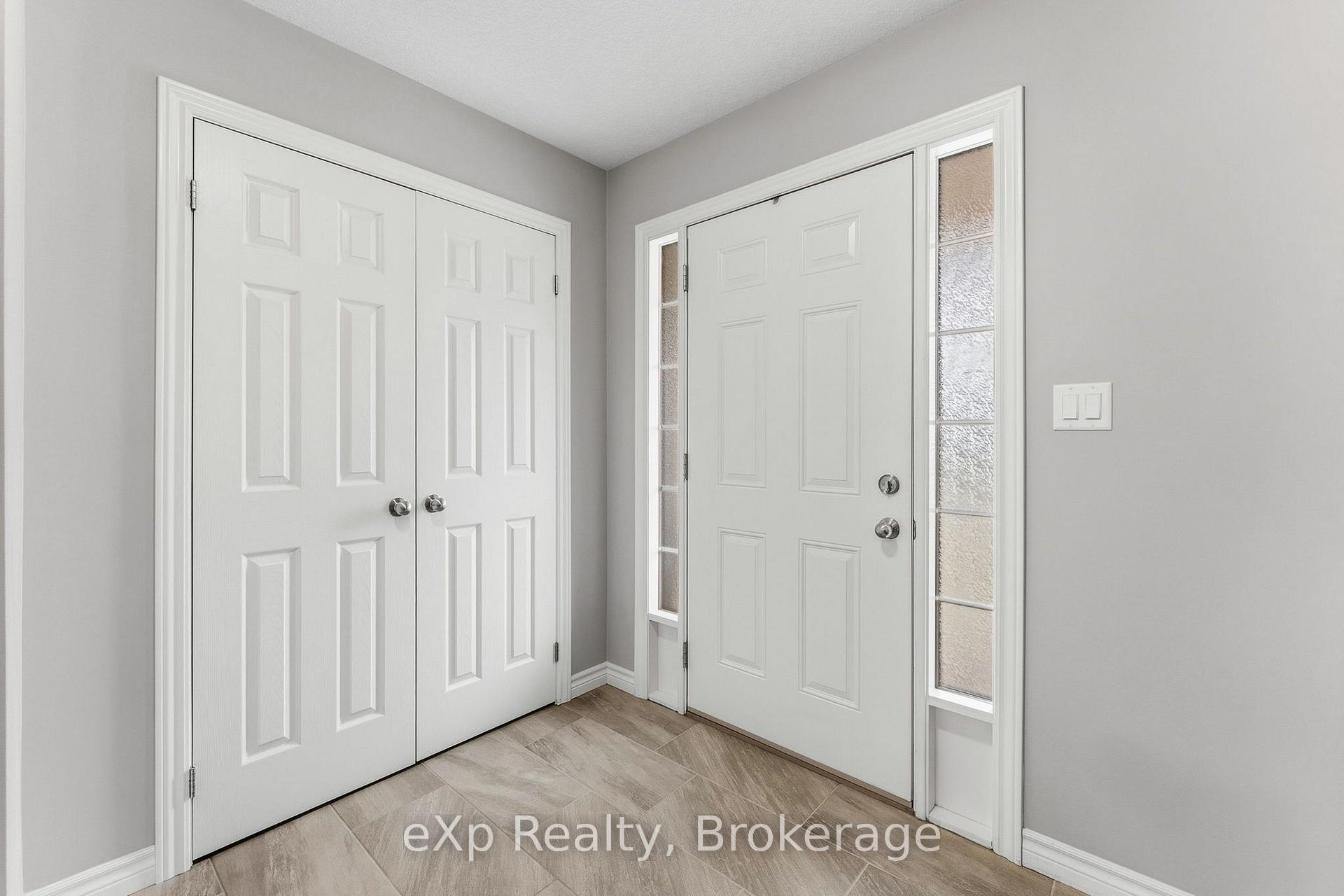Photo 10 of 27 Robertson Drive, Stratford — HOMEH