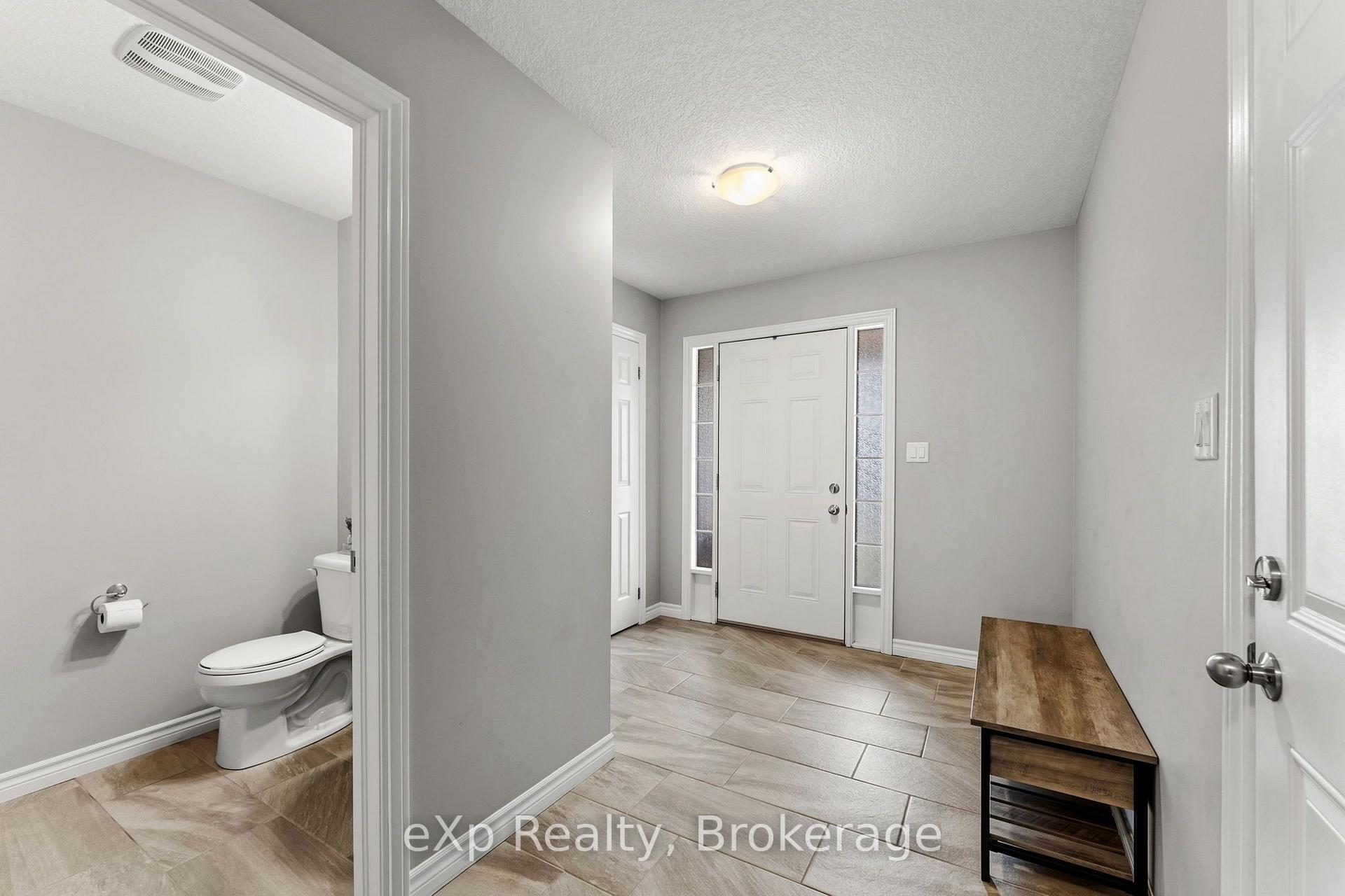 Photo 11 of 27 Robertson Drive, Stratford — HOMEH