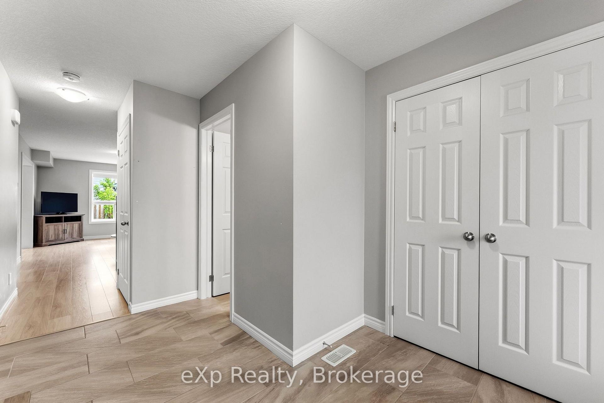 Photo 12 of 27 Robertson Drive, Stratford — HOMEH