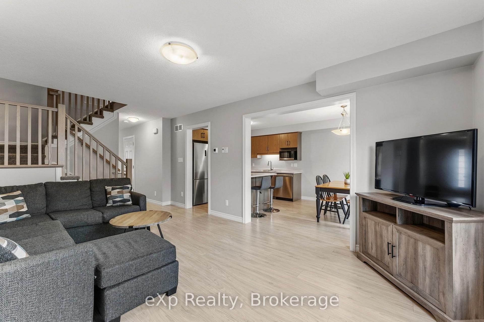 Photo 14 of 27 Robertson Drive, Stratford — HOMEH