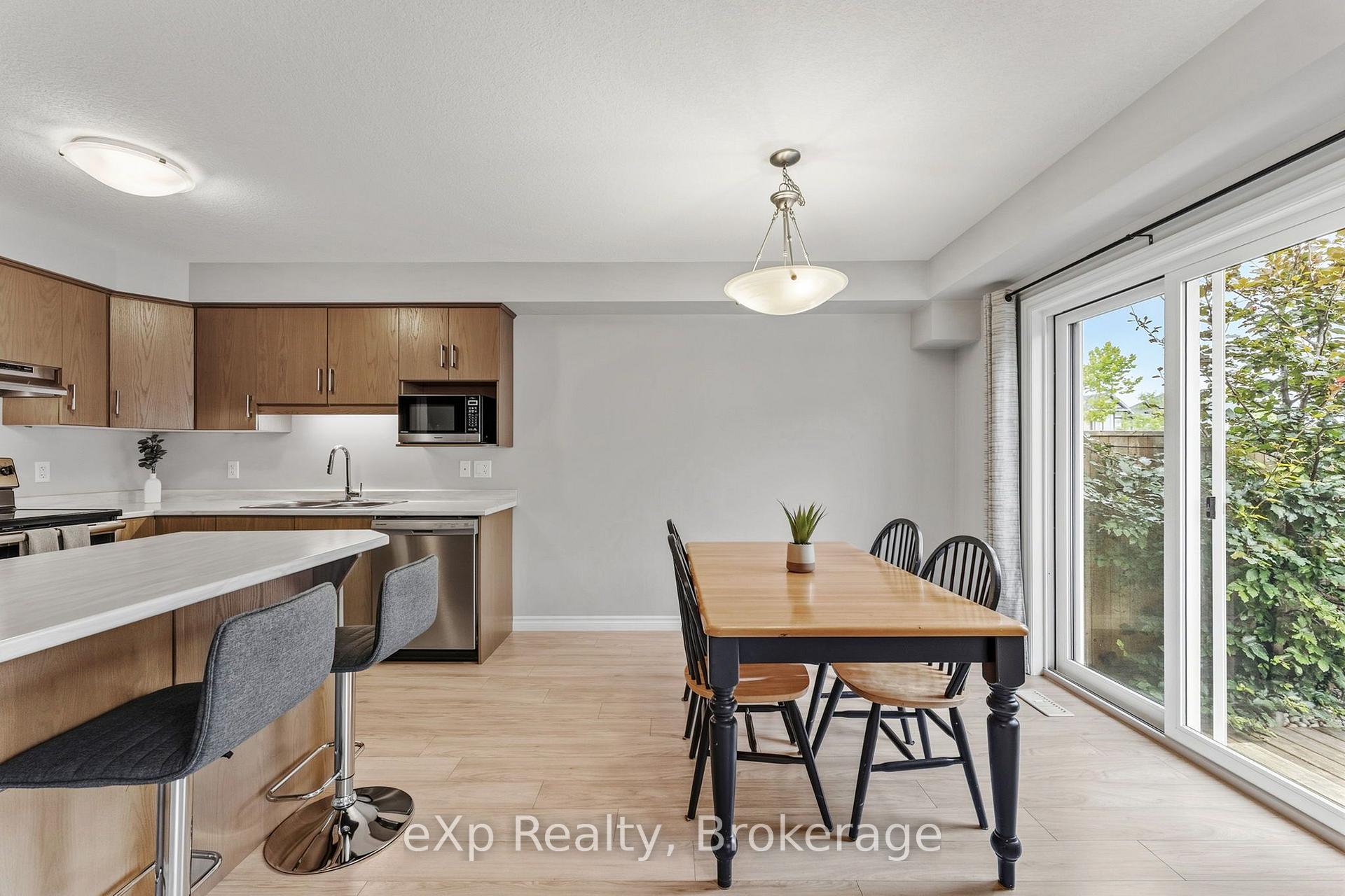 Photo 15 of 27 Robertson Drive, Stratford — HOMEH