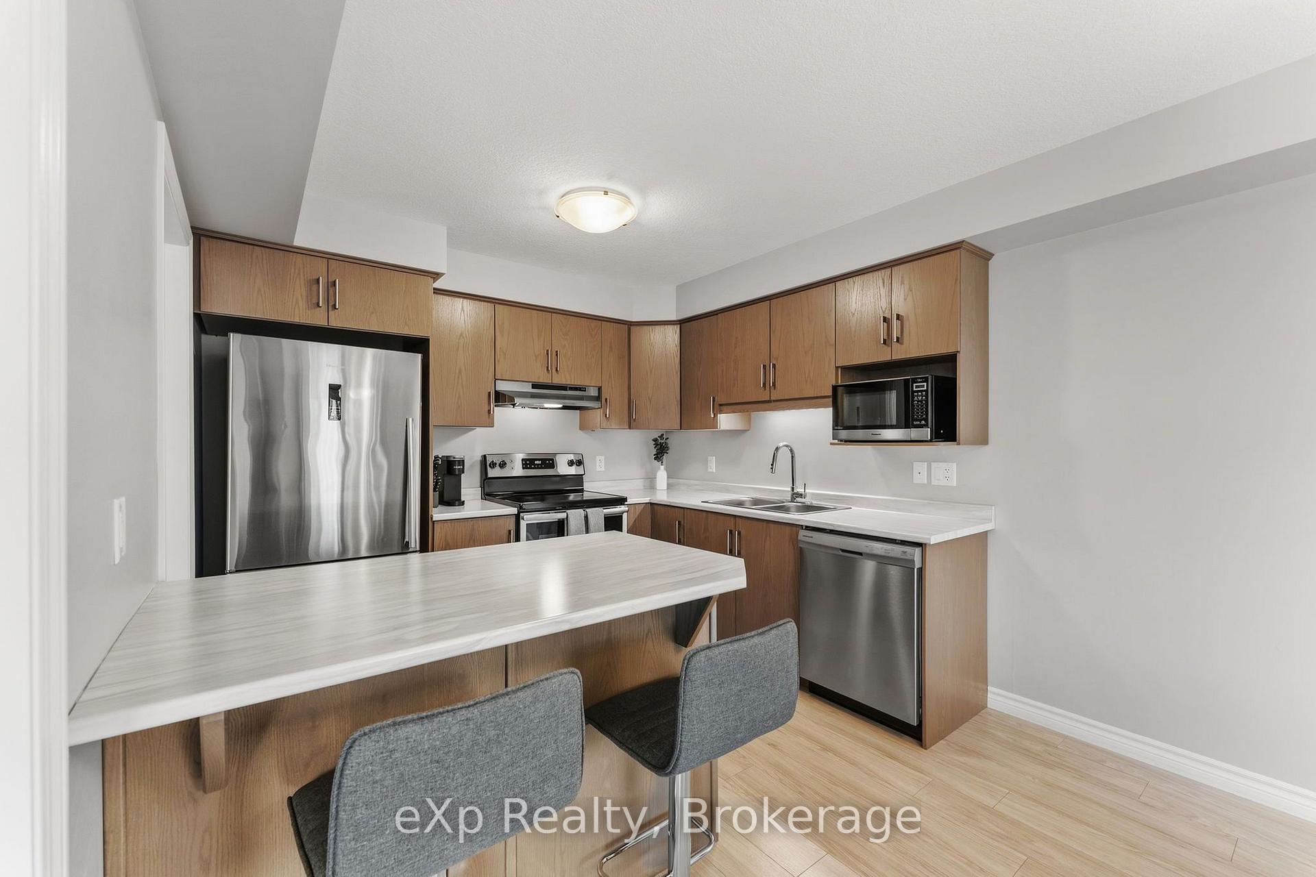 Photo 16 of 27 Robertson Drive, Stratford — HOMEH