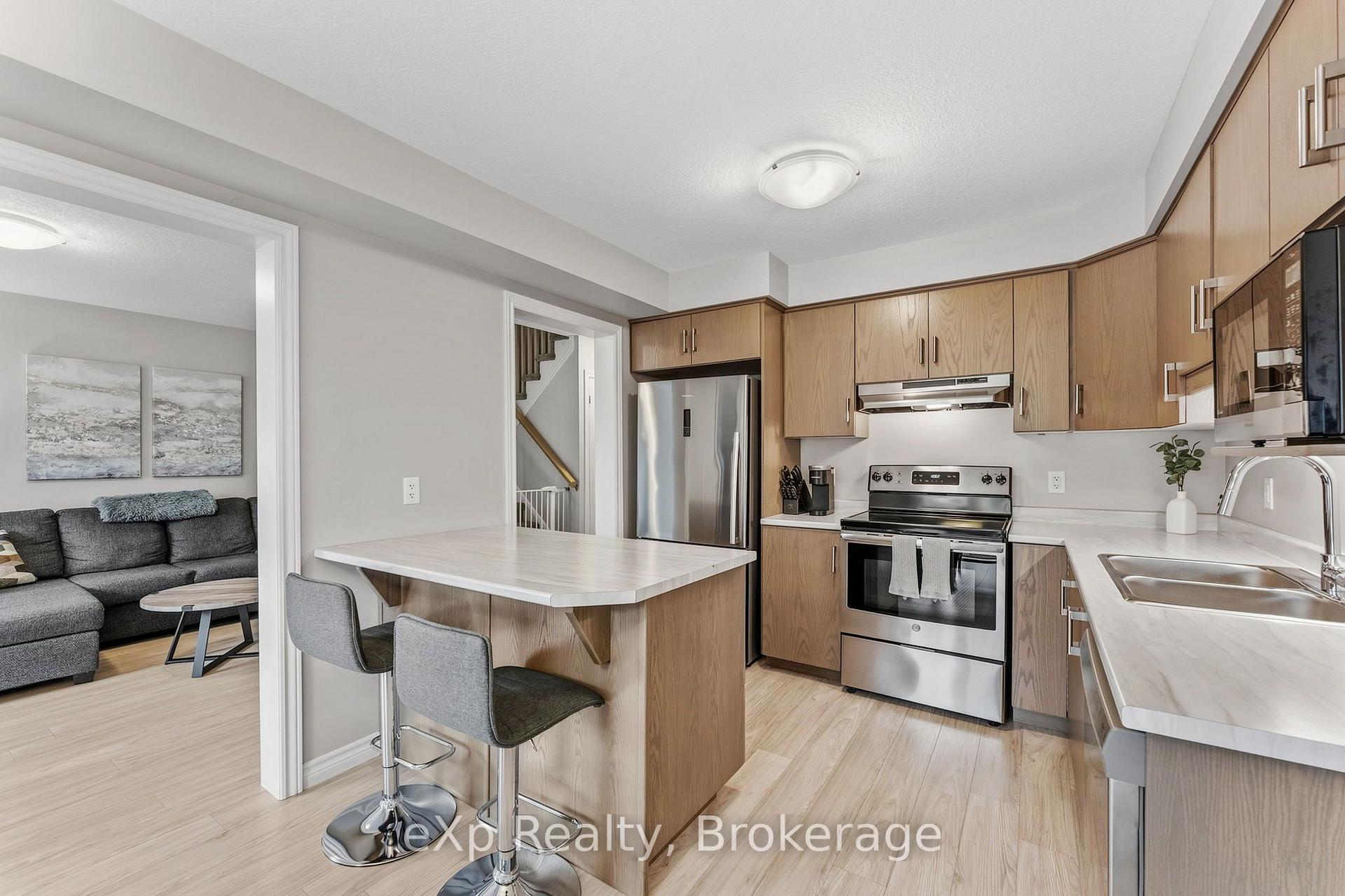 Photo 17 of 27 Robertson Drive, Stratford — HOMEH