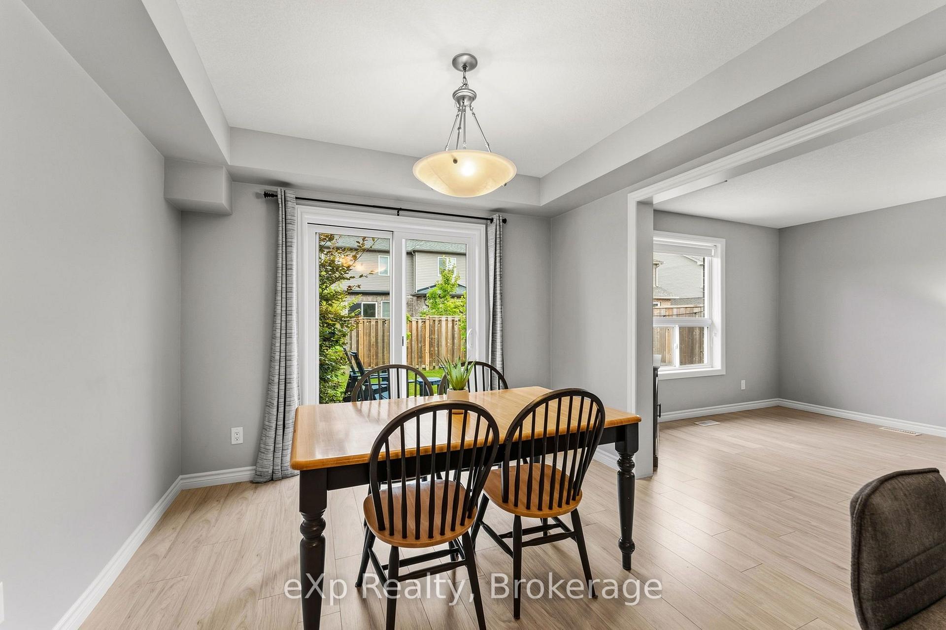 Photo 18 of 27 Robertson Drive, Stratford — HOMEH