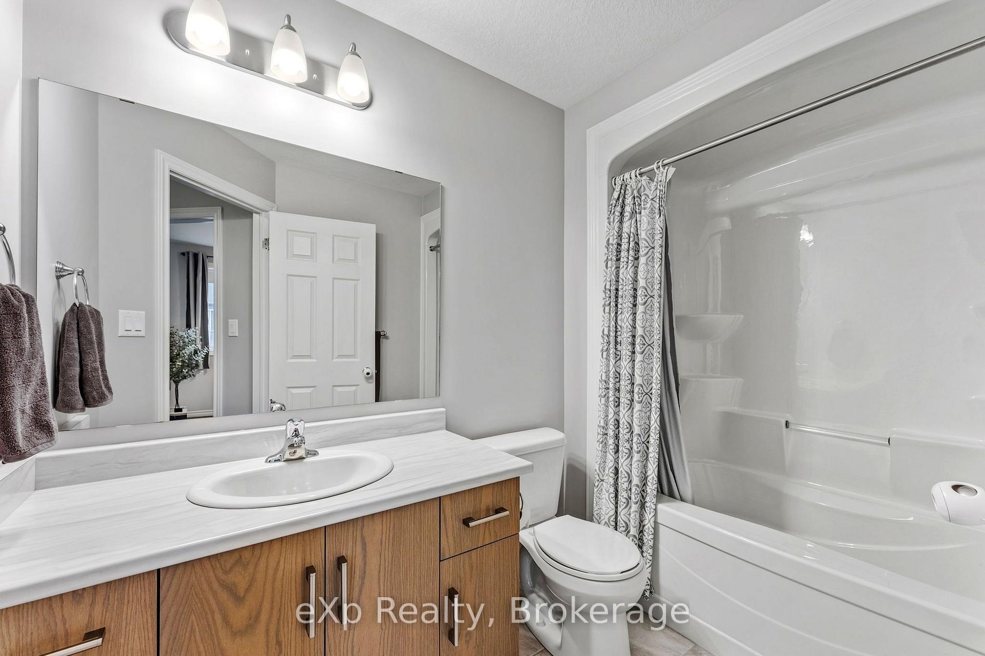 Photo 22 of 27 Robertson Drive, Stratford — HOMEH