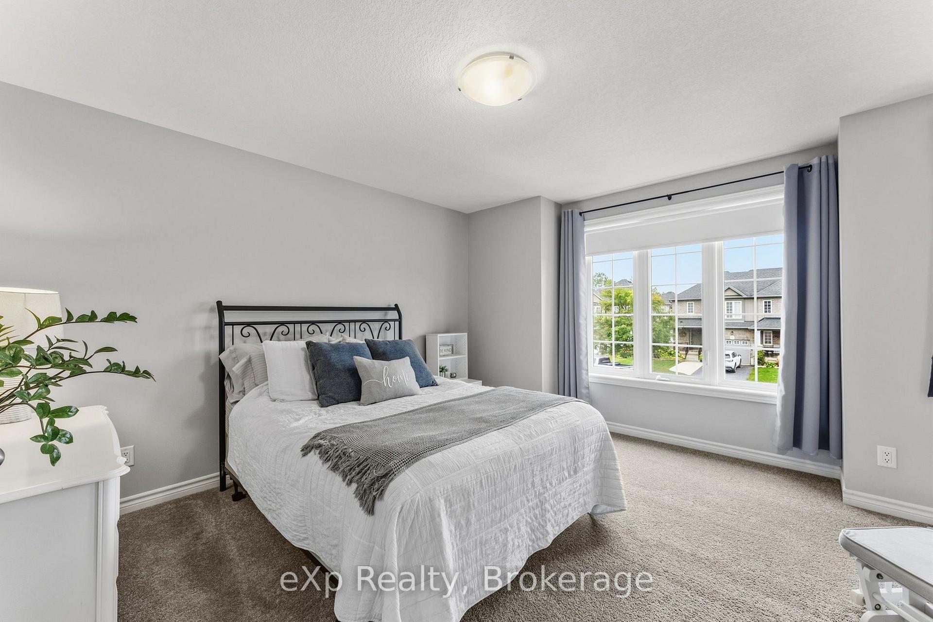 Photo 27 of 27 Robertson Drive, Stratford — HOMEH