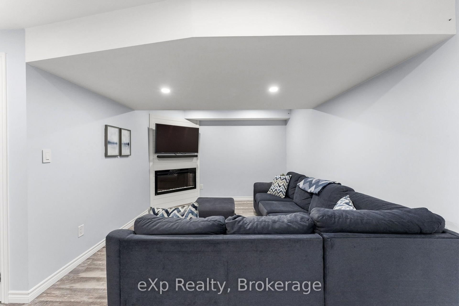 Photo 32 of 27 Robertson Drive, Stratford — HOMEH