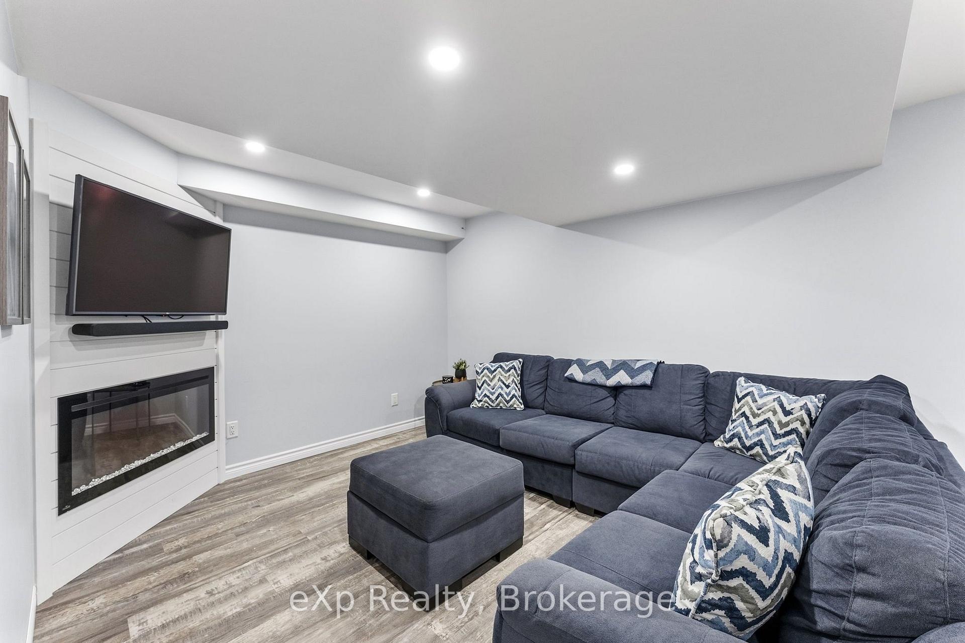 Photo 33 of 27 Robertson Drive, Stratford — HOMEH