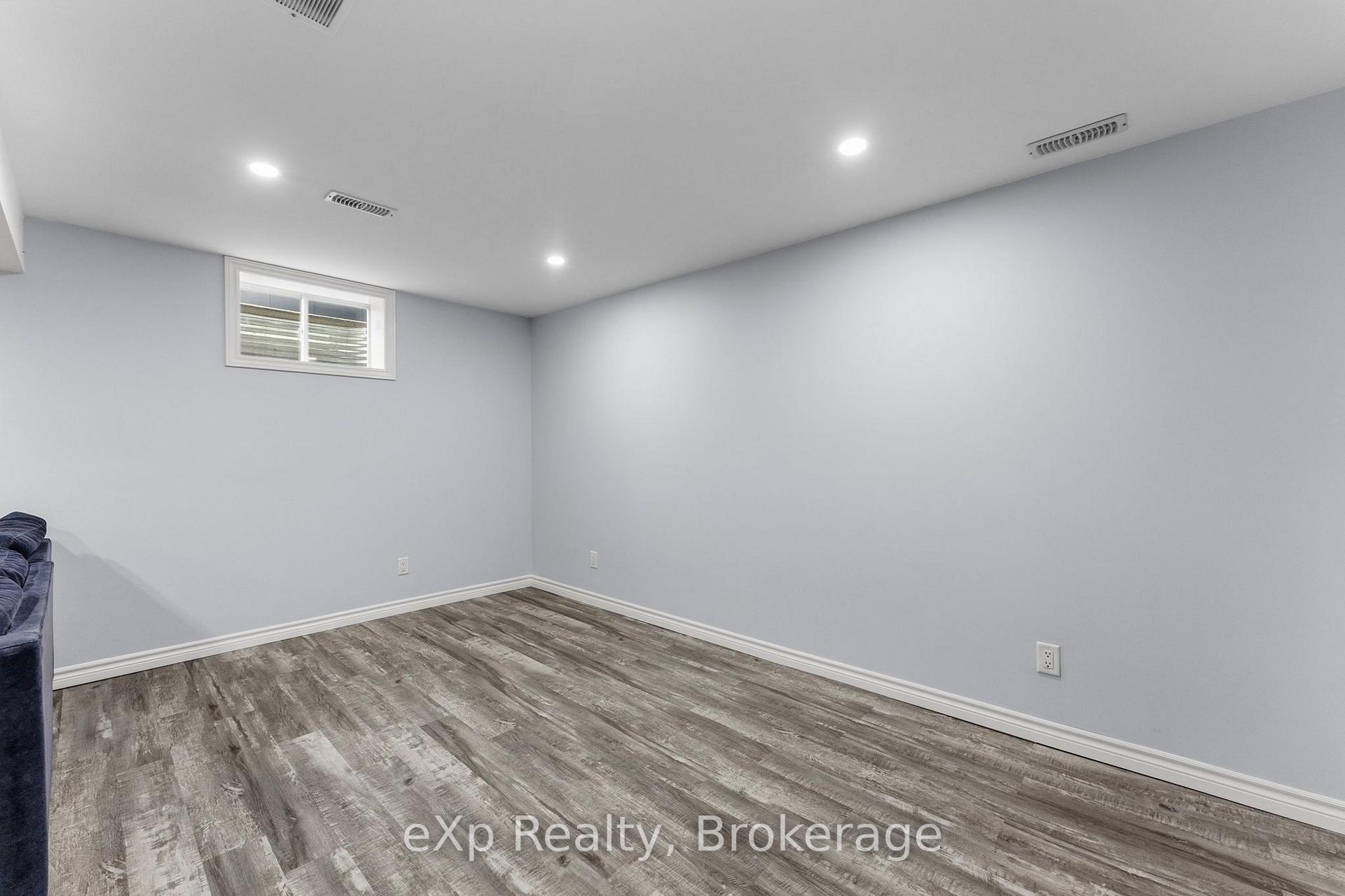 Photo 34 of 27 Robertson Drive, Stratford — HOMEH