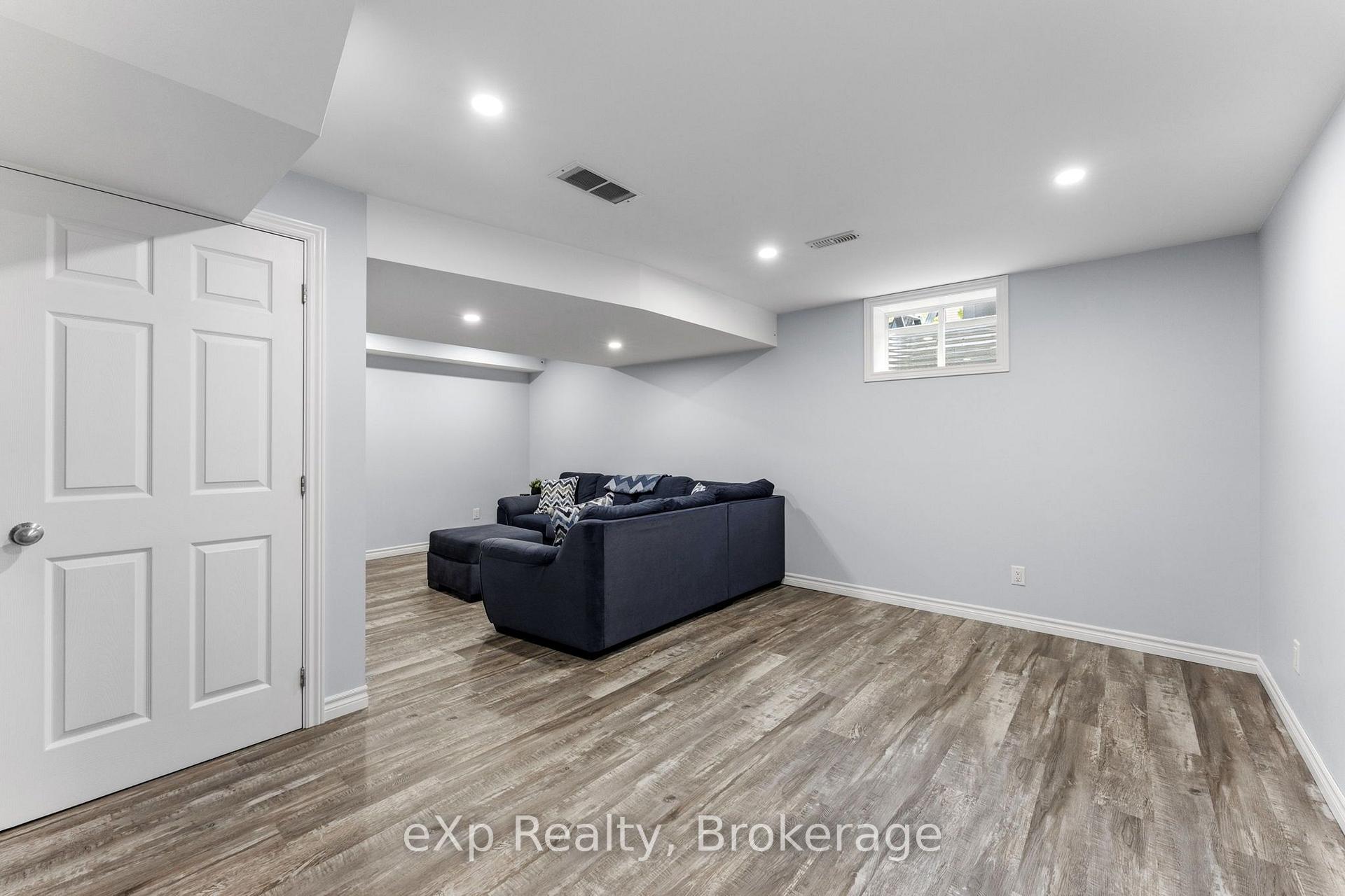 Photo 35 of 27 Robertson Drive, Stratford — HOMEH