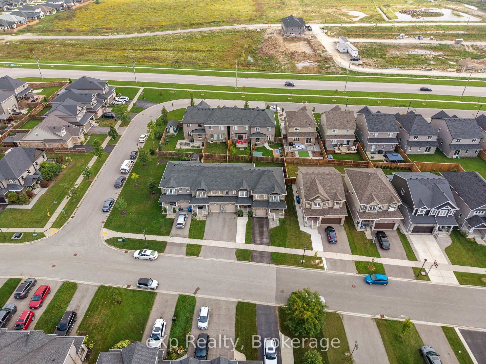Photo 43 of 27 Robertson Drive, Stratford — HOMEH