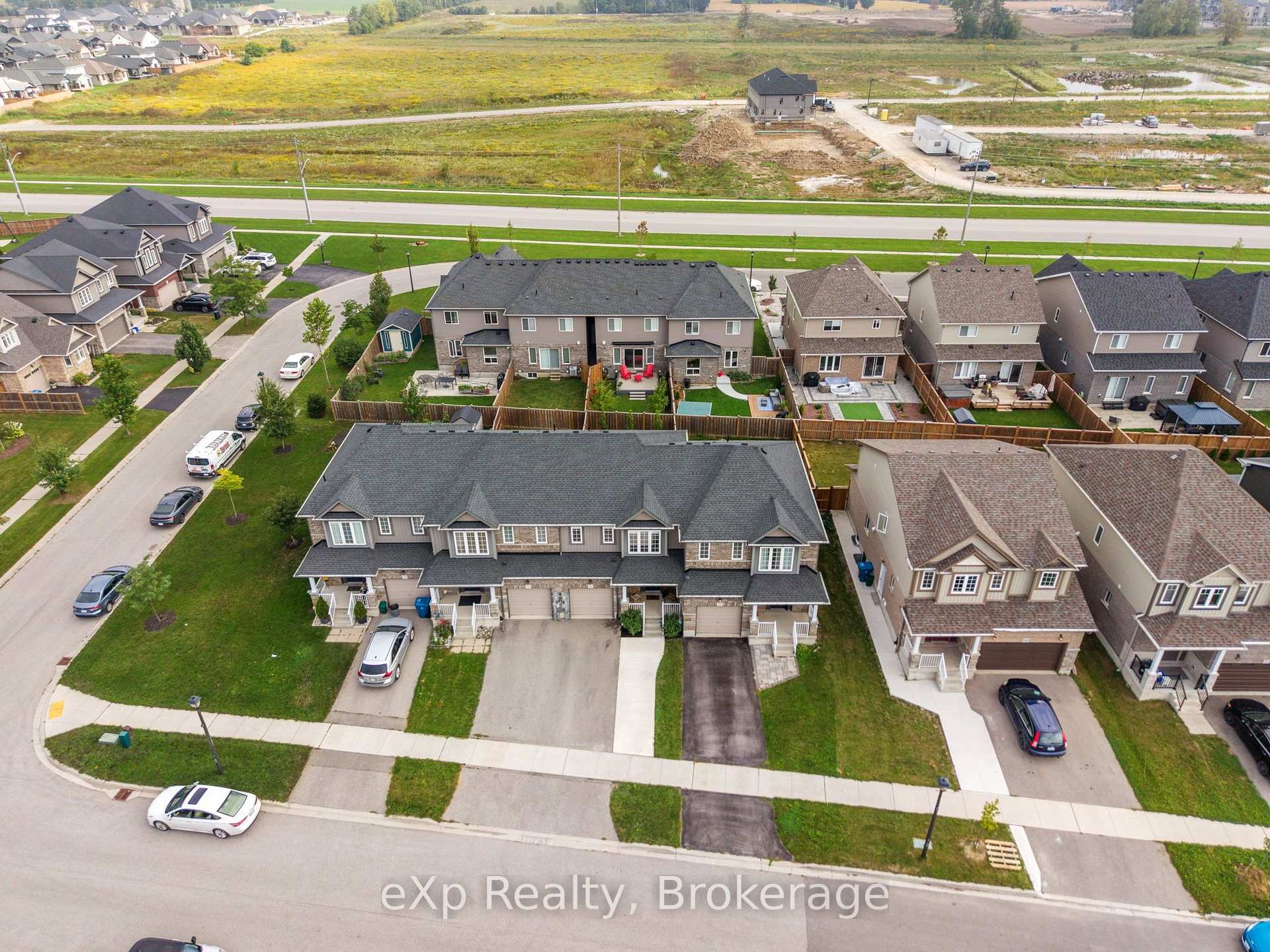 Photo 46 of 27 Robertson Drive, Stratford — HOMEH