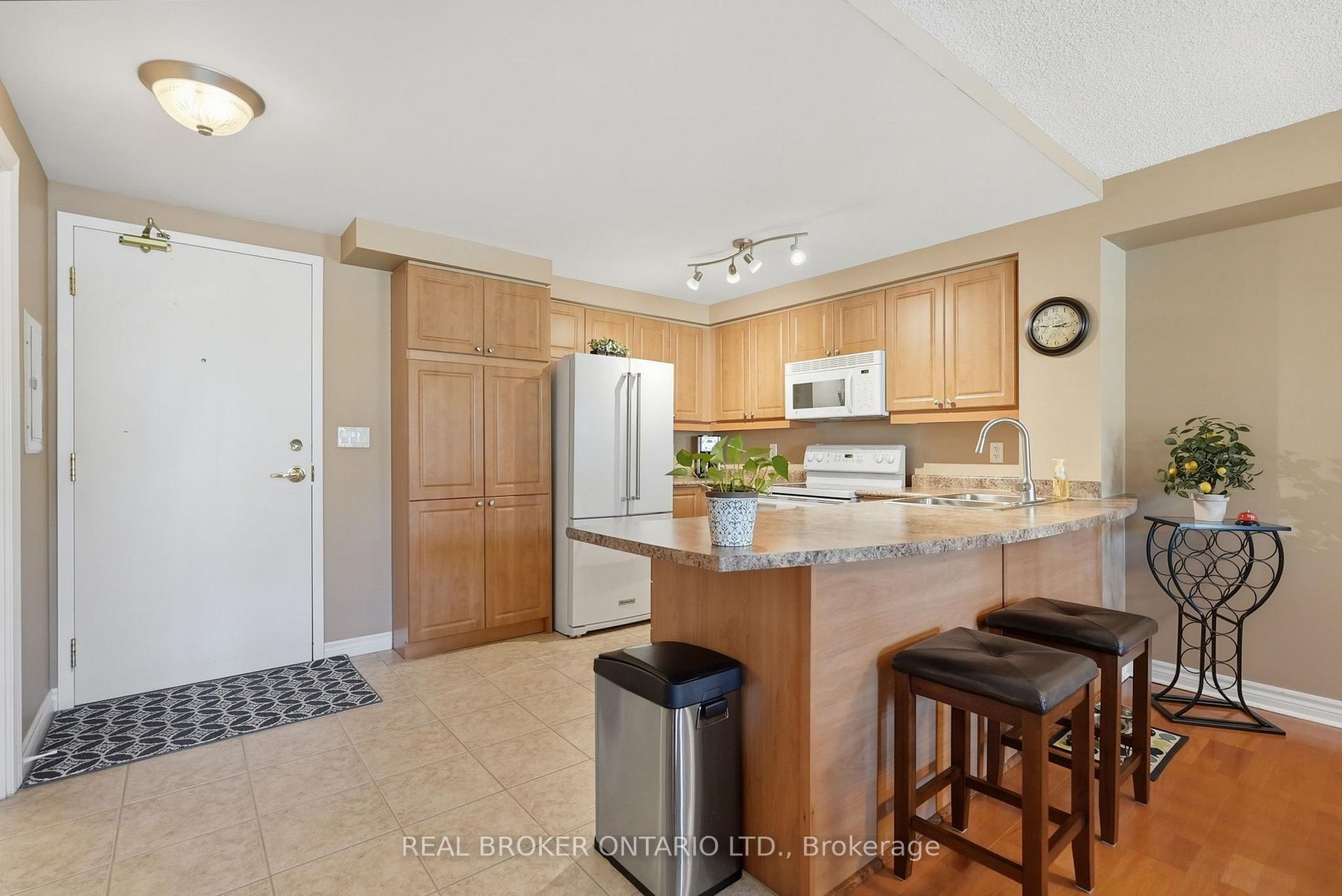 Photo 6 of Unit 118, 22 James Hill Court, Uxbridge — HOMEH
