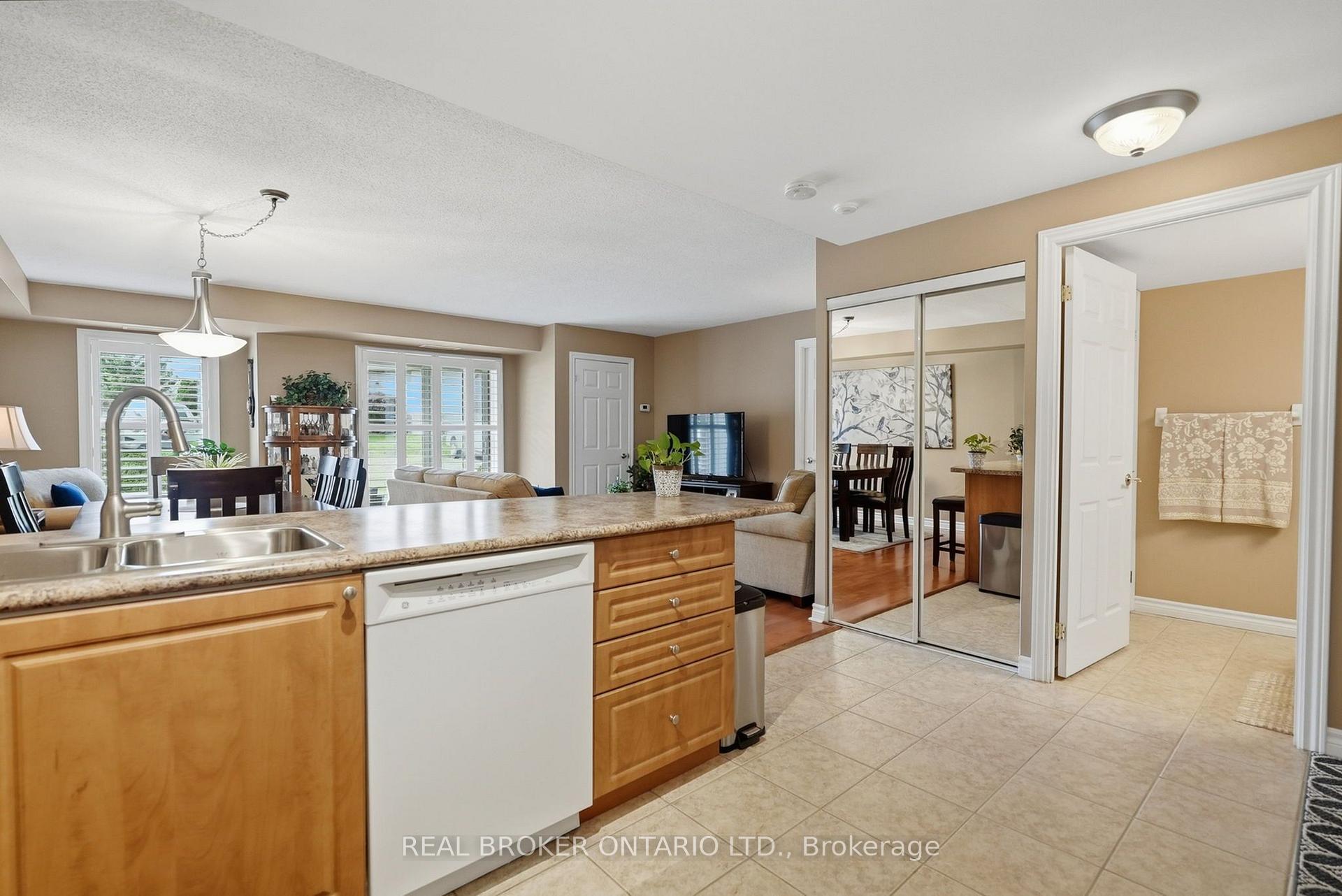 Photo 10 of Unit 118, 22 James Hill Court, Uxbridge — HOMEH