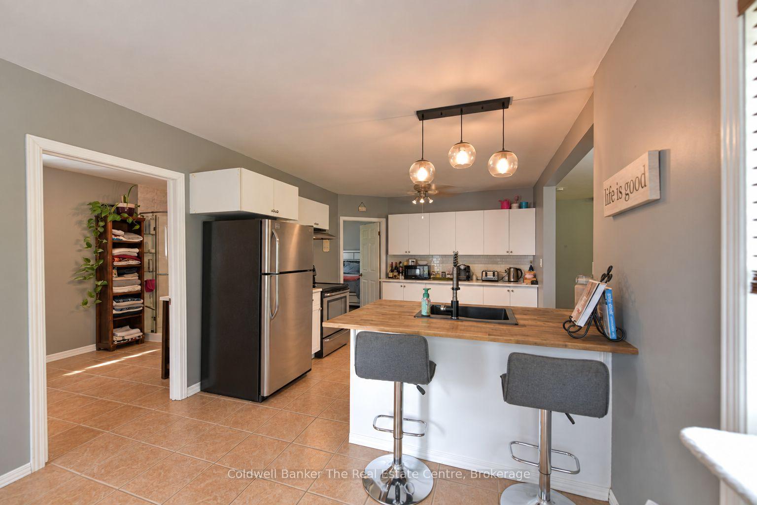 Photo 5 of 260 Violet Street, Gravenhurst, Muskoka (S) — HOMEH