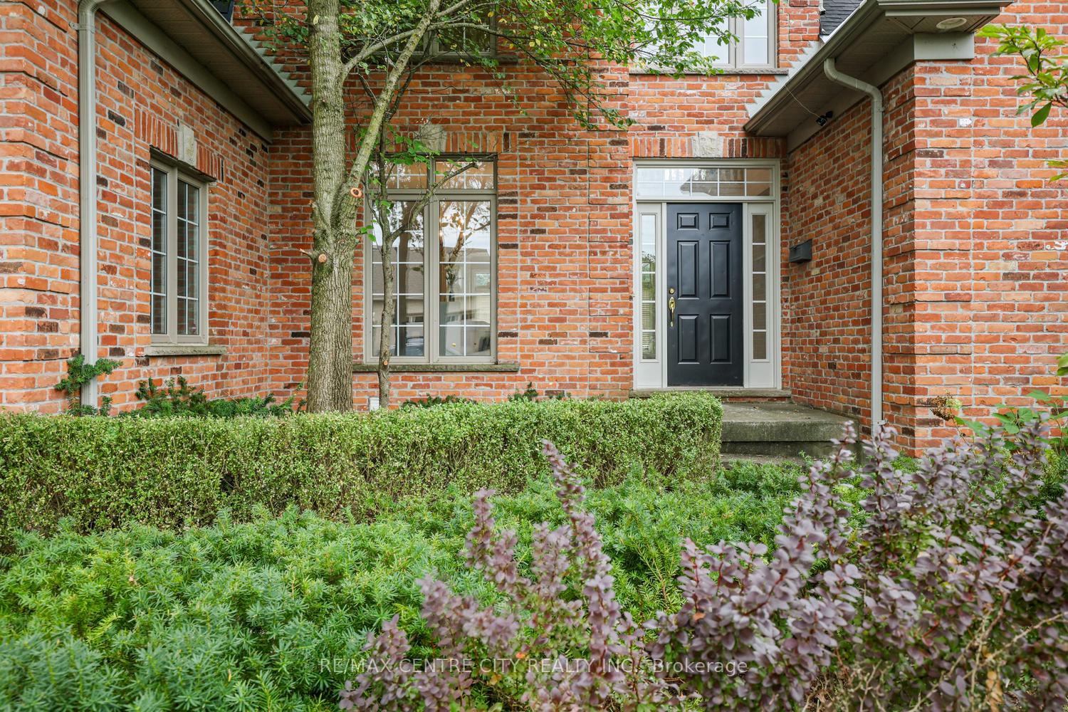Photo 4 of 1941 Standfield Road, London, North R — HOMEH