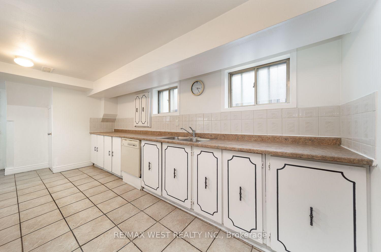 Photo 8 of 2534 Palisander Avenue, Mississauga, Cooksville — HOMEH