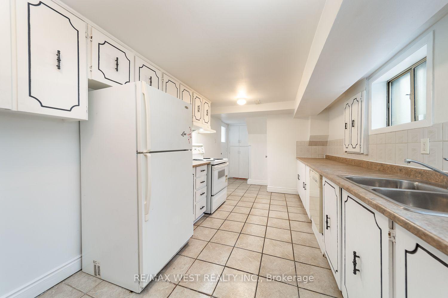 Photo 9 of 2534 Palisander Avenue, Mississauga, Cooksville — HOMEH