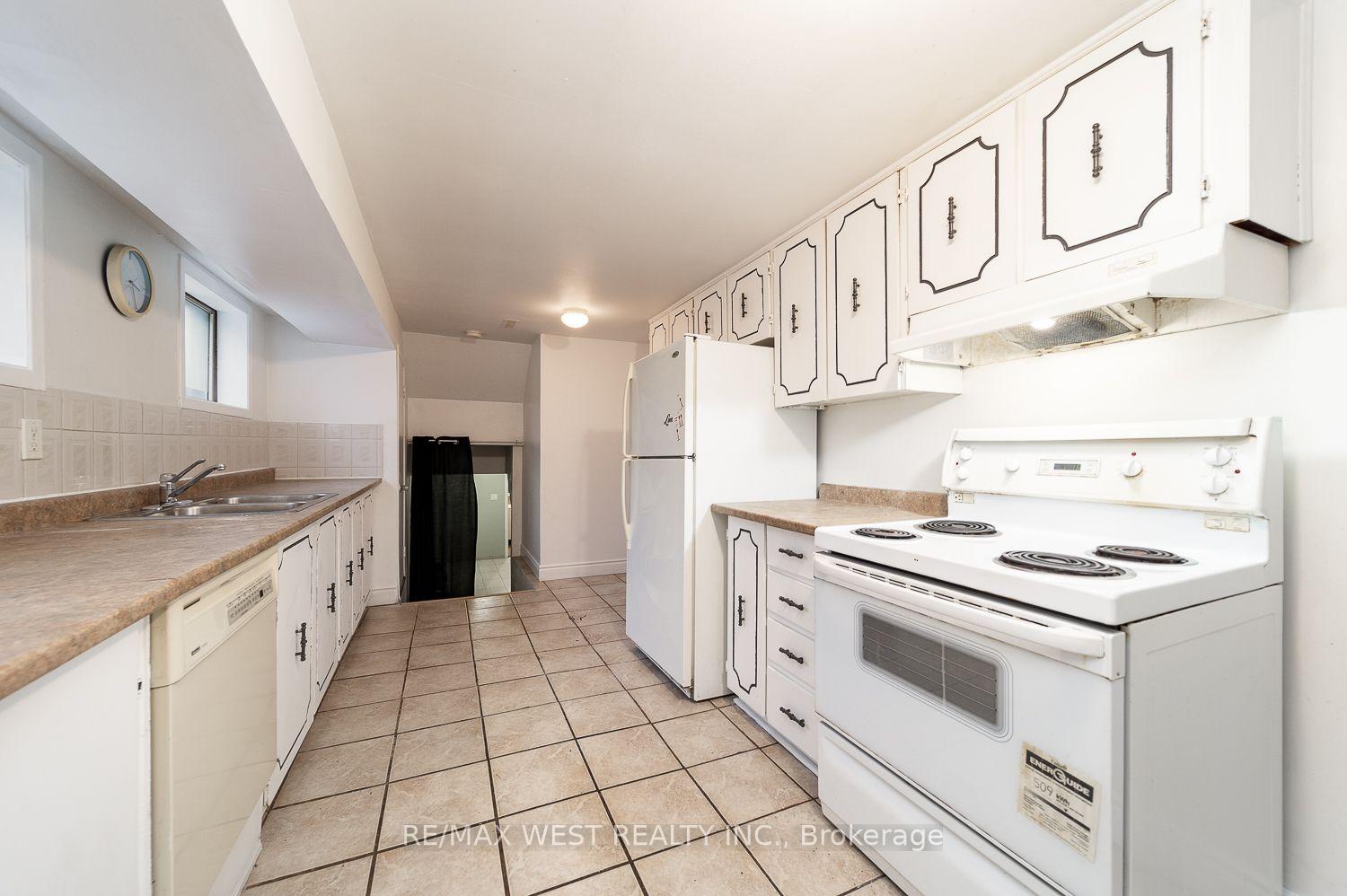 Photo 10 of 2534 Palisander Avenue, Mississauga, Cooksville — HOMEH