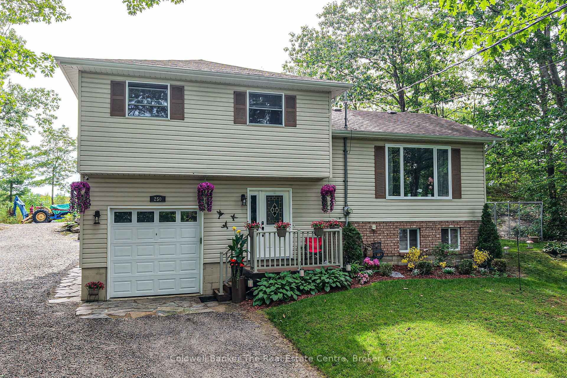 Photo 2 of 250 Wanda Miller Road, Gravenhurst, Muskoka (S) — HOMEH
