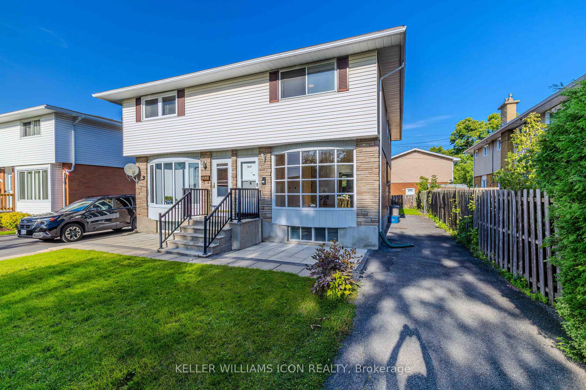 Photo 2 of 1441 Claymor Avenue, Ottawa, Carleton Square — HOMEH