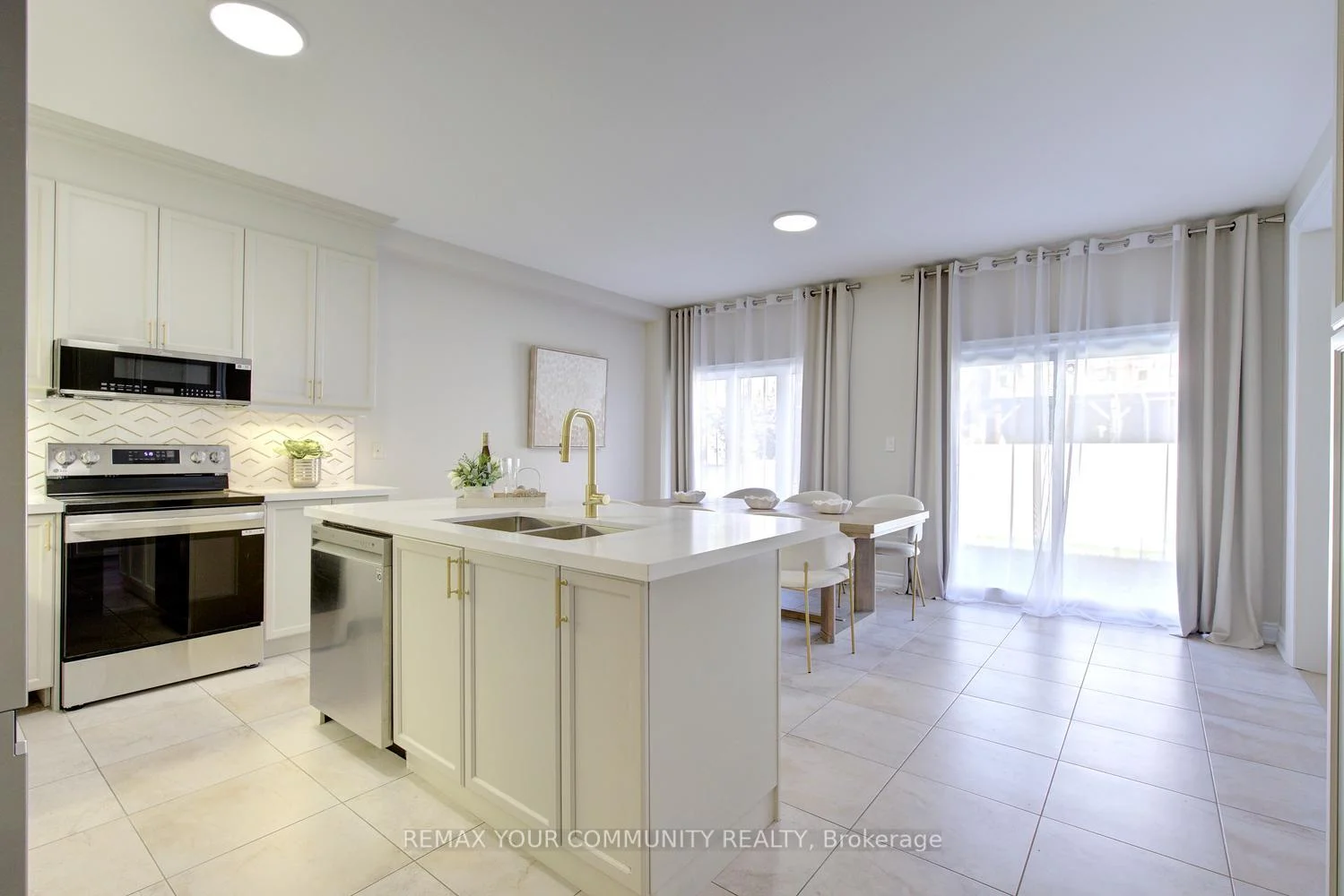 Photo 21 of 85 Coral Acres Drive, Vaughan, Patterson — HOMEH