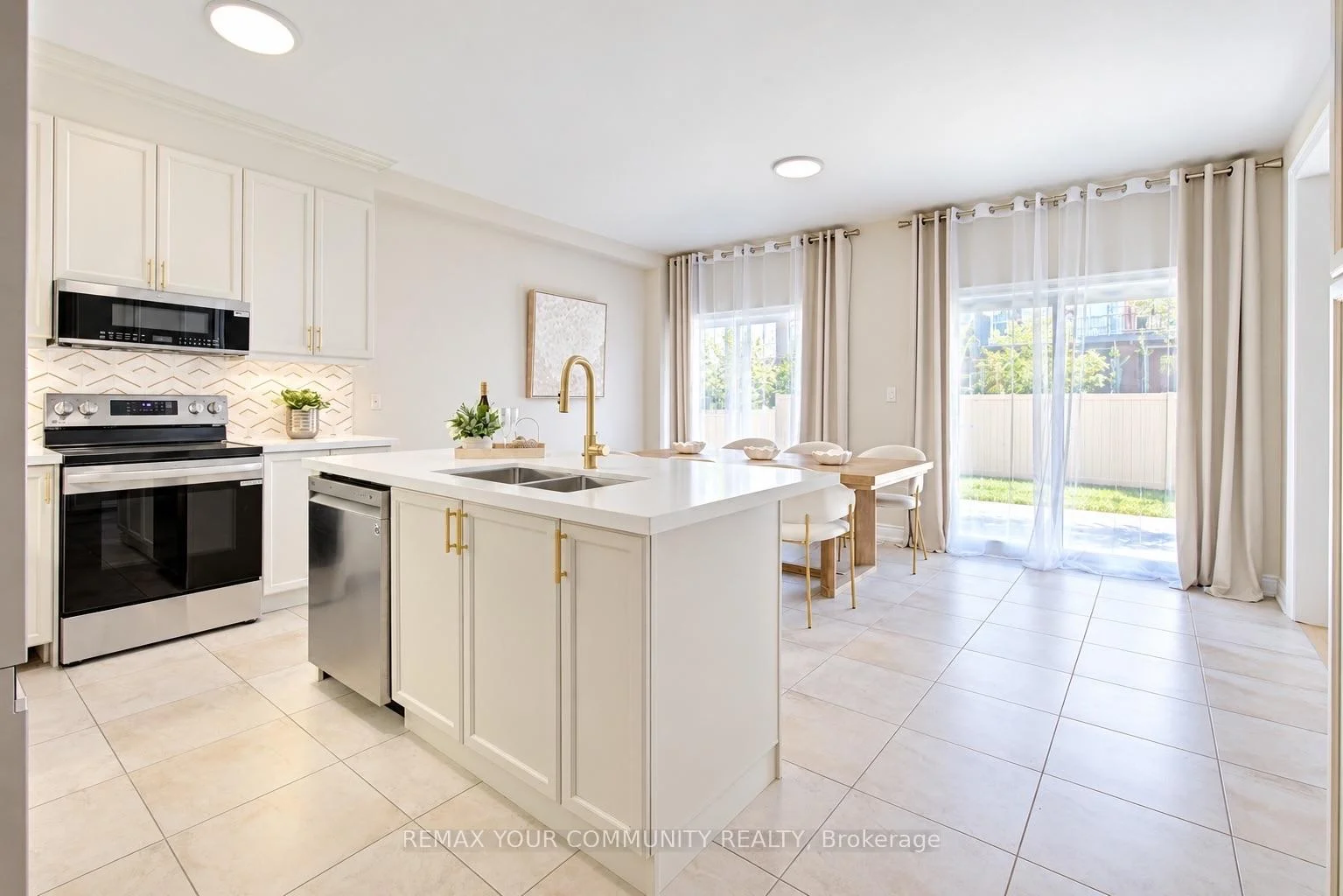 Photo 25 of 85 Coral Acres Drive, Vaughan, Patterson — HOMEH