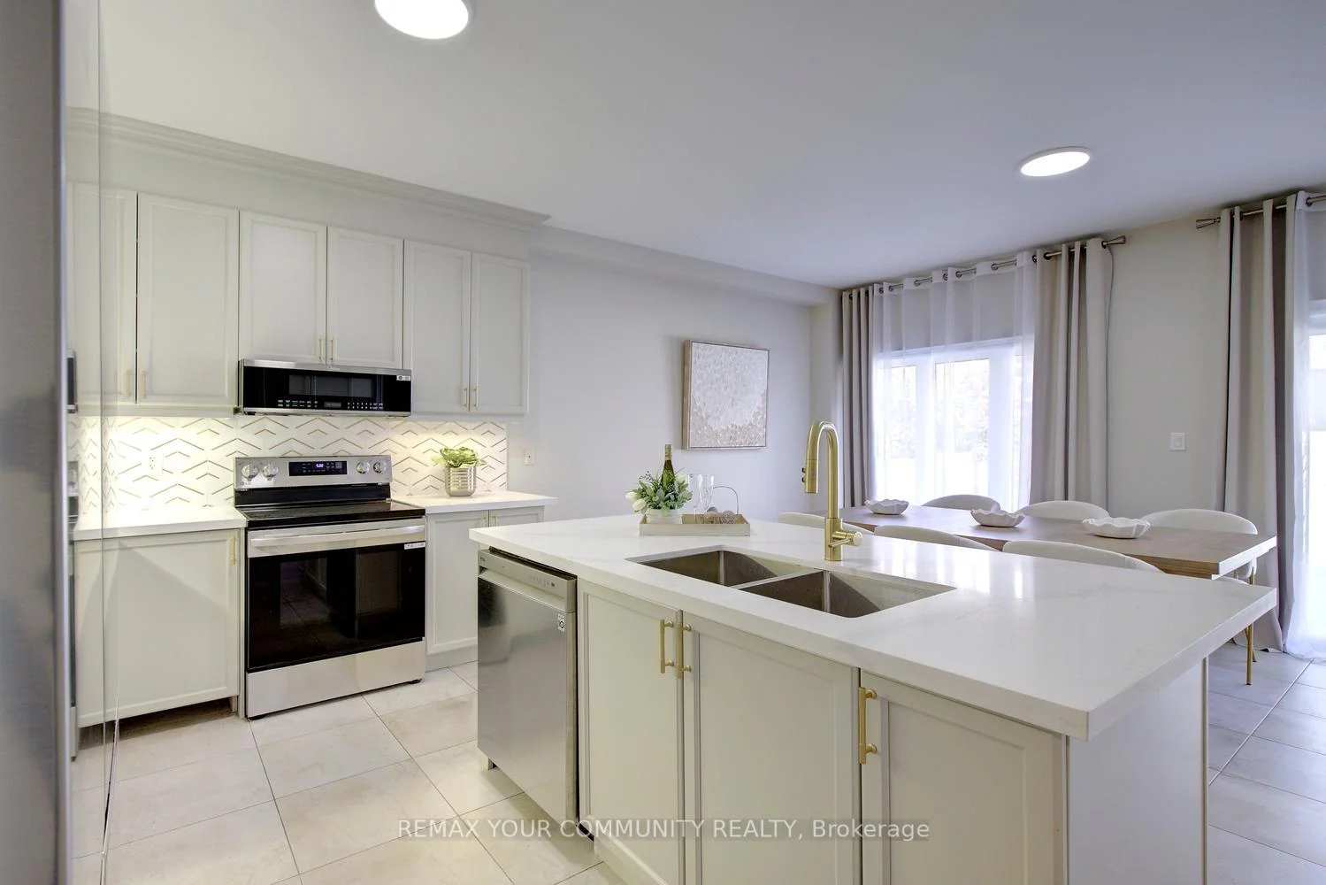 Photo 37 of 85 Coral Acres Drive, Vaughan, Patterson — HOMEH