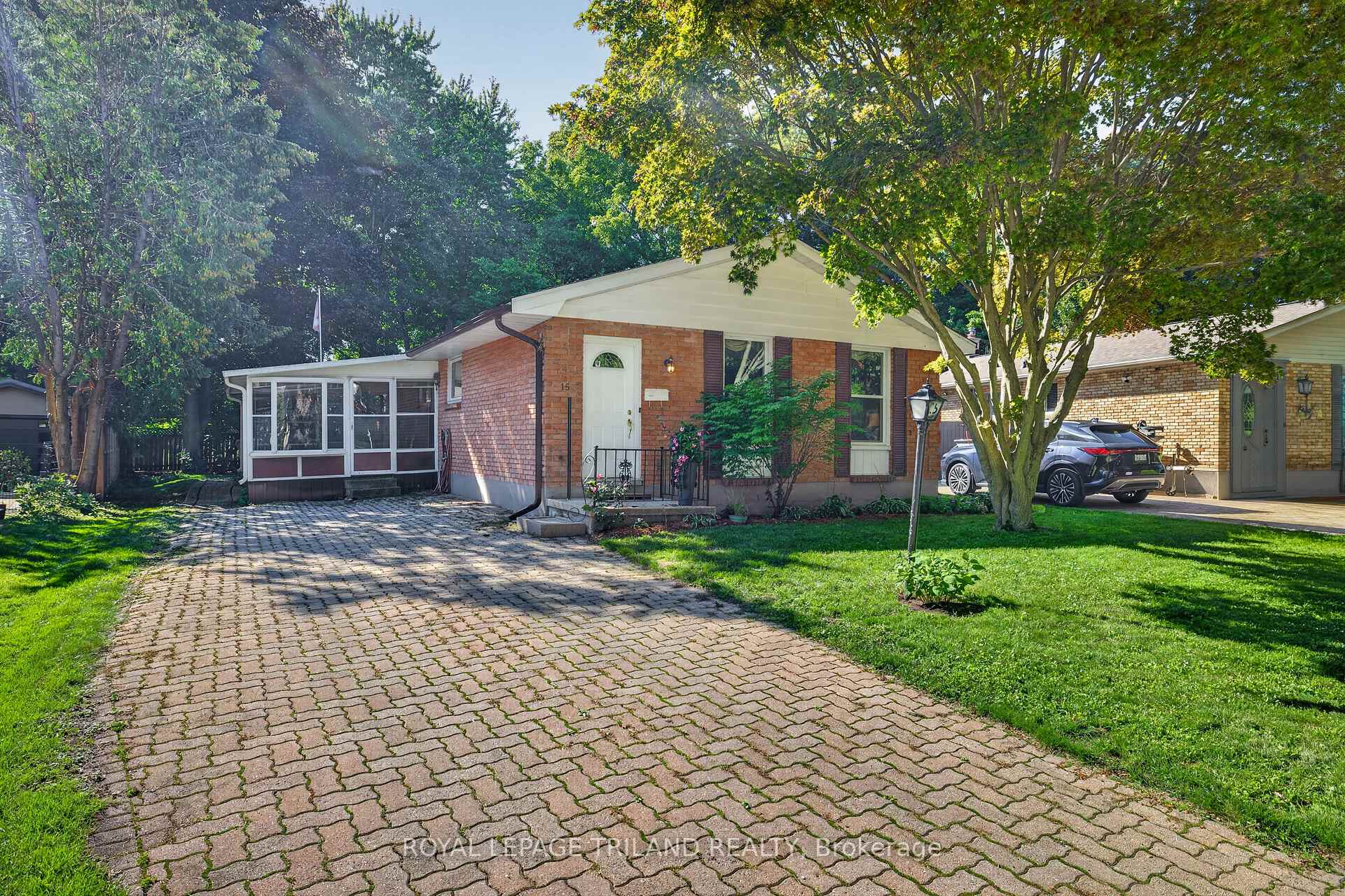 Photo 2 of 15 Carmen Crescent, London, North H — HOMEH