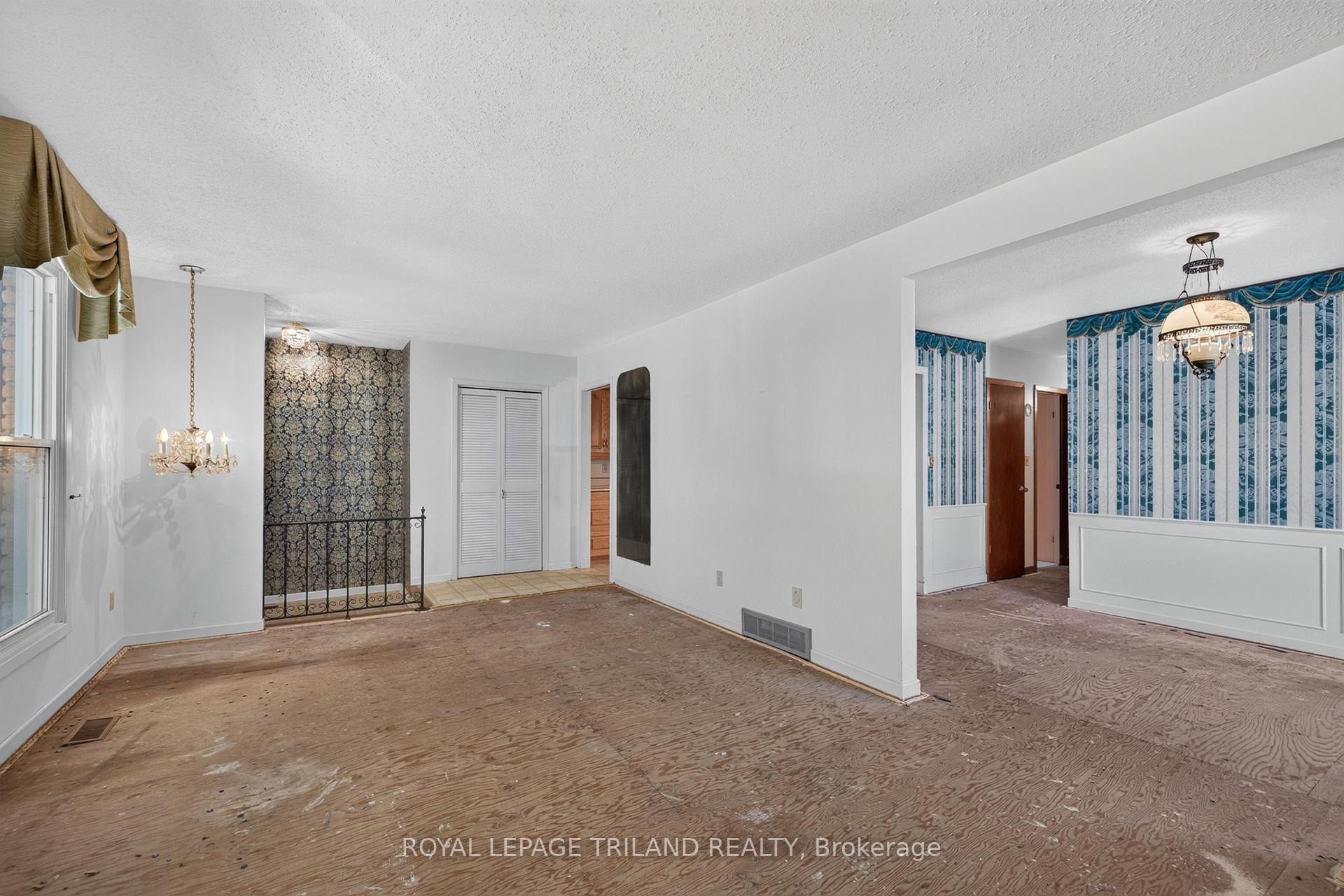 Photo 7 of 15 Carmen Crescent, London, North H — HOMEH