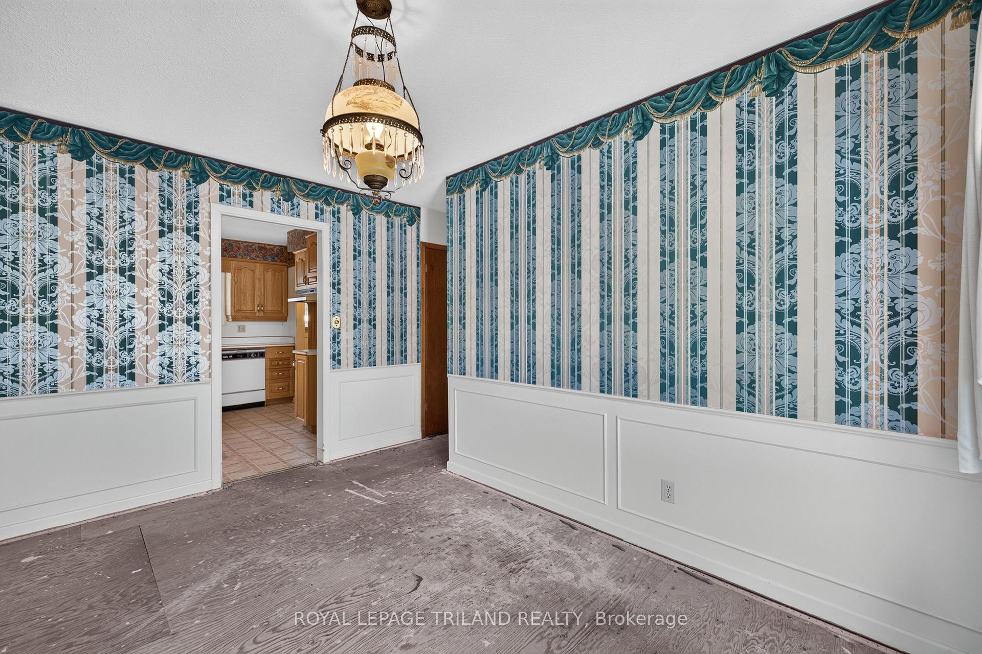 Photo 9 of 15 Carmen Crescent, London, North H — HOMEH