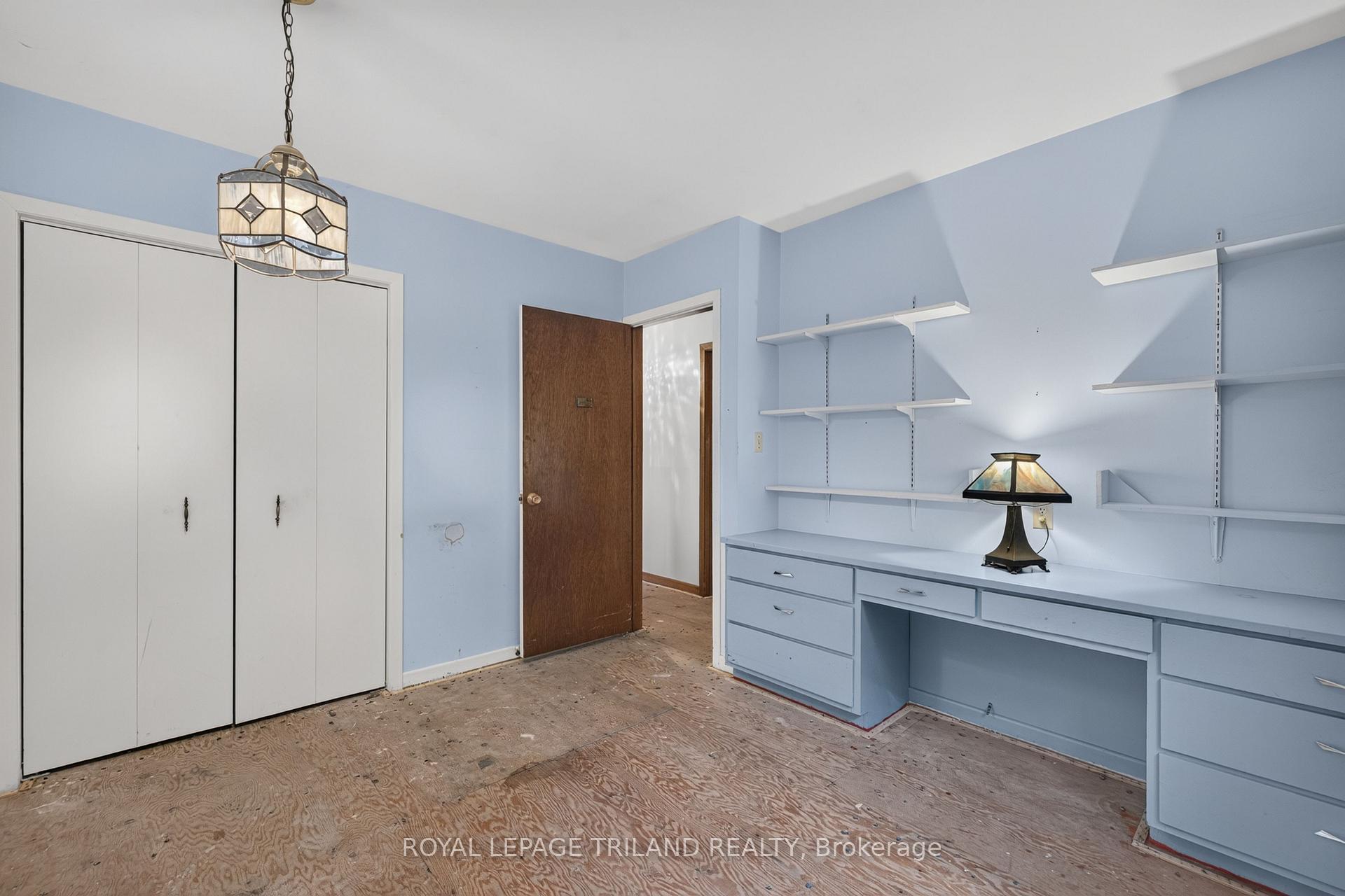 Photo 18 of 15 Carmen Crescent, London, North H — HOMEH
