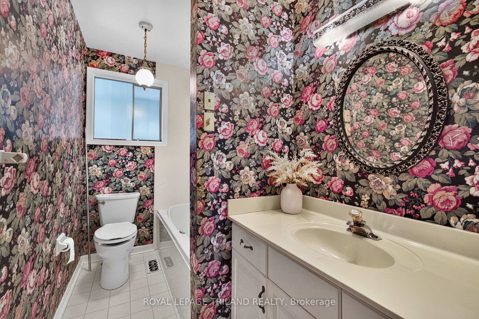 Photo 21 of 15 Carmen Crescent, London, North H — HOMEH