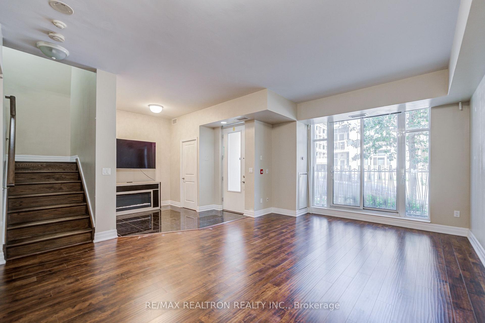 Photo 4 of Unit TH 1, 93 Sloping Sky Mews, Toronto, Niagara — HOMEH