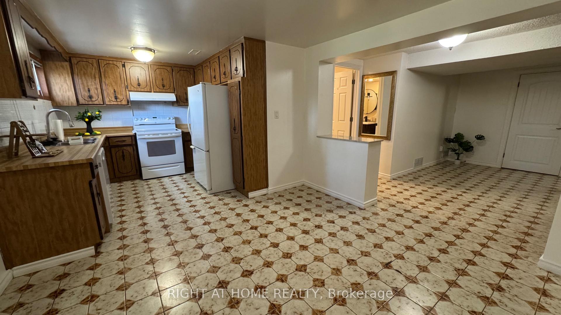 Photo 10 of Unit Lower Level, 31 Whitburn Crescent, North York, Downsview-Roding-CFB — HOMEH