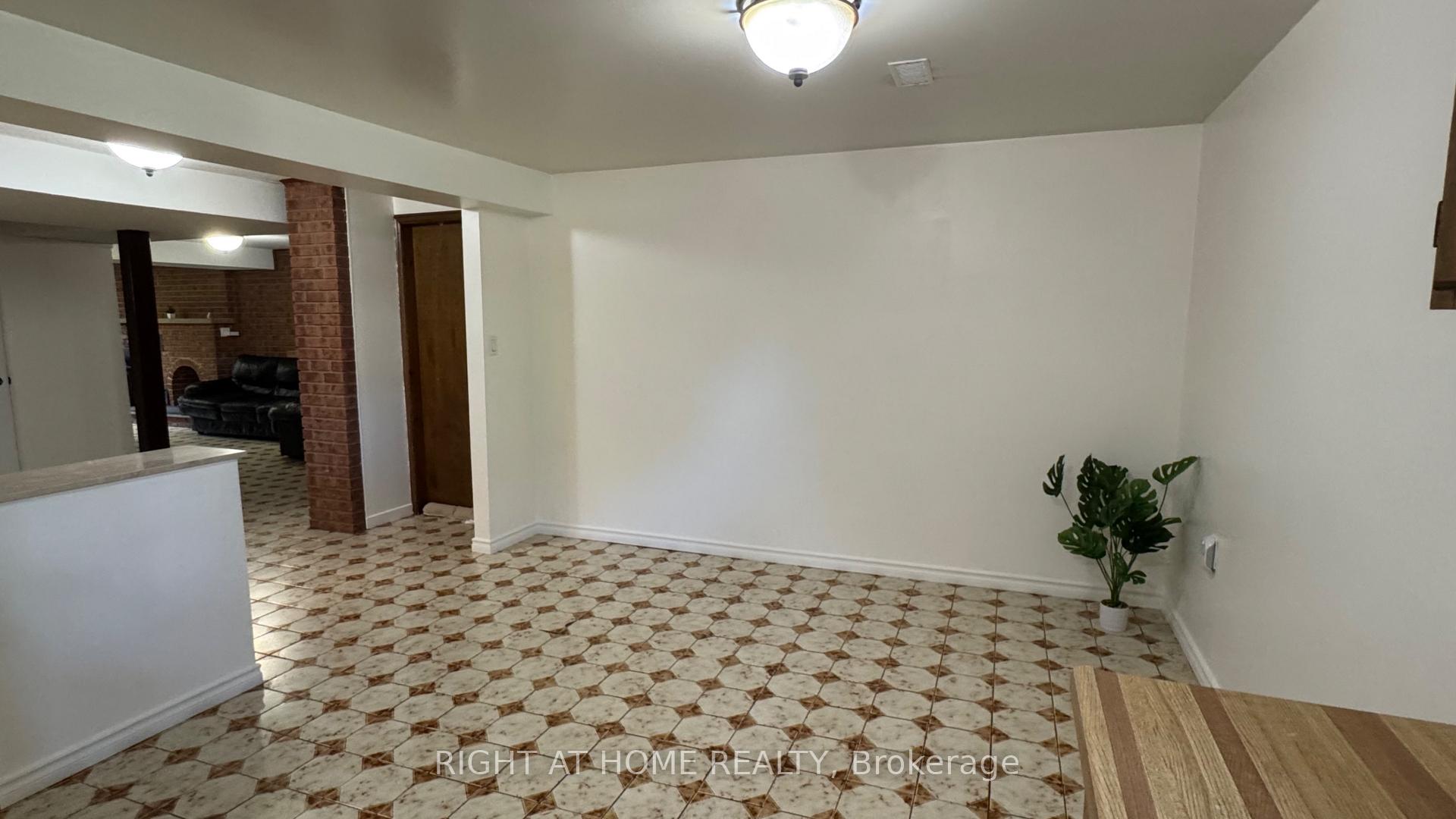 Photo 14 of Unit Lower Level, 31 Whitburn Crescent, North York, Downsview-Roding-CFB — HOMEH