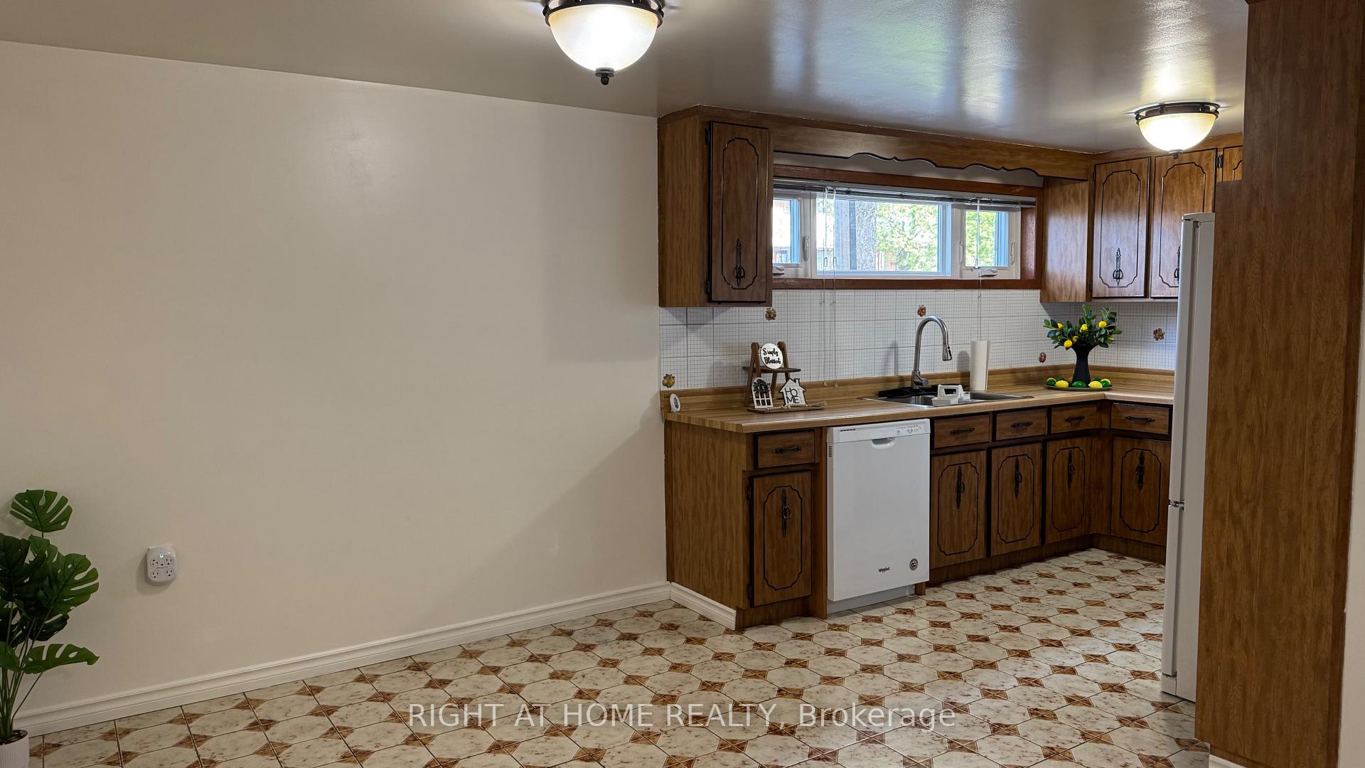Photo 15 of Unit Lower Level, 31 Whitburn Crescent, North York, Downsview-Roding-CFB — HOMEH