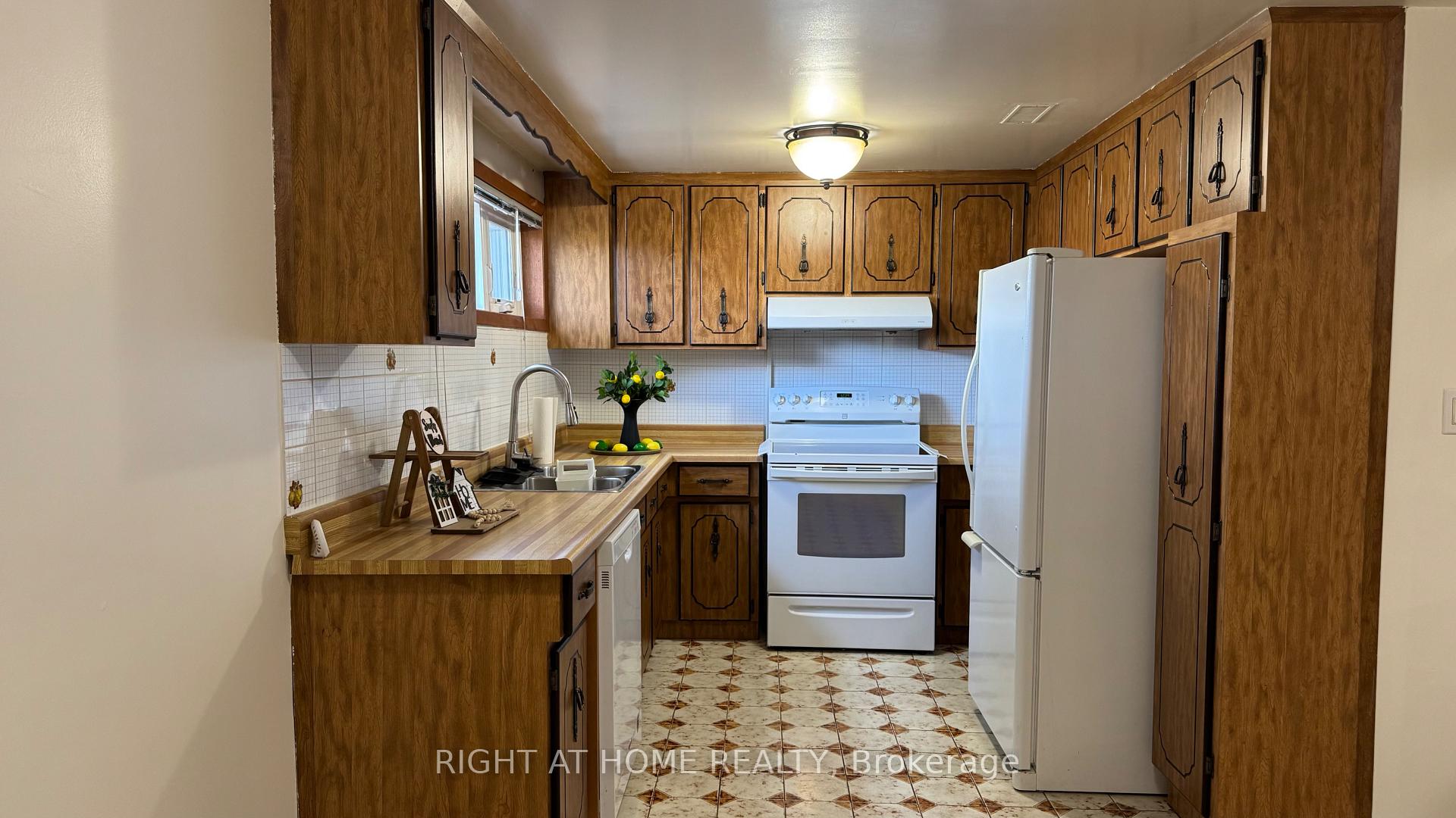 Photo 16 of Unit Lower Level, 31 Whitburn Crescent, North York, Downsview-Roding-CFB — HOMEH